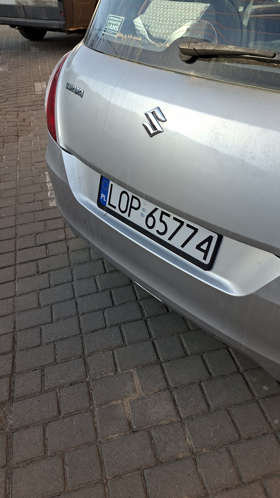 Numer rejestracyjny LOP 65774 posiada SUZUKI SWIFT - LOP65774