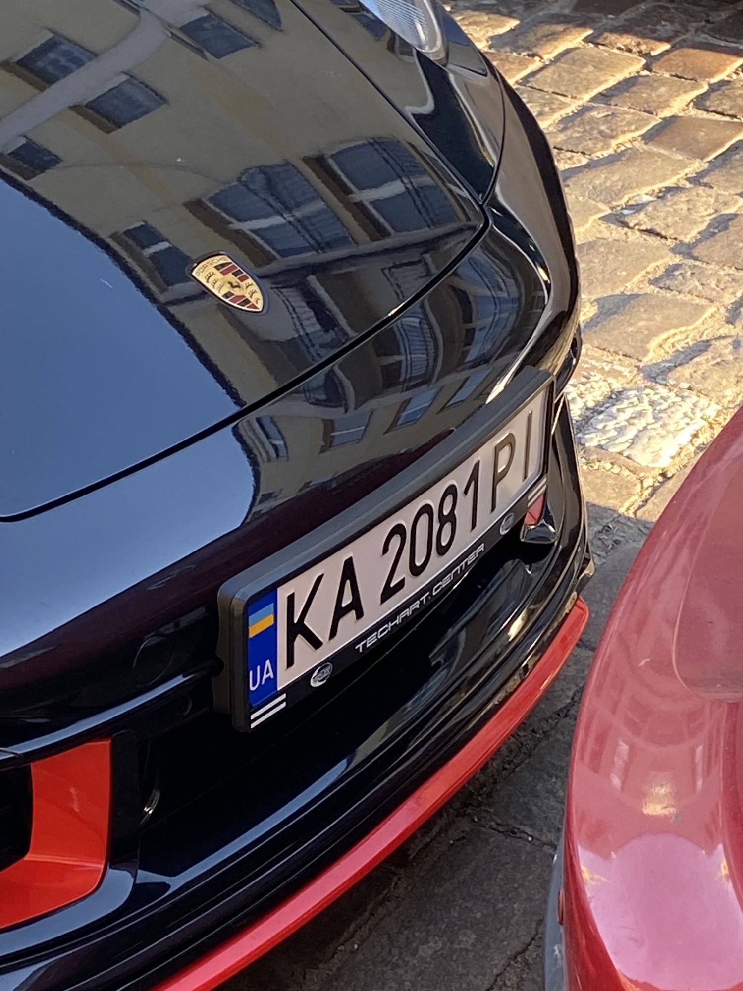 Numer rejestracyjny KA2081PI posiada Porsche 911 CARRERA