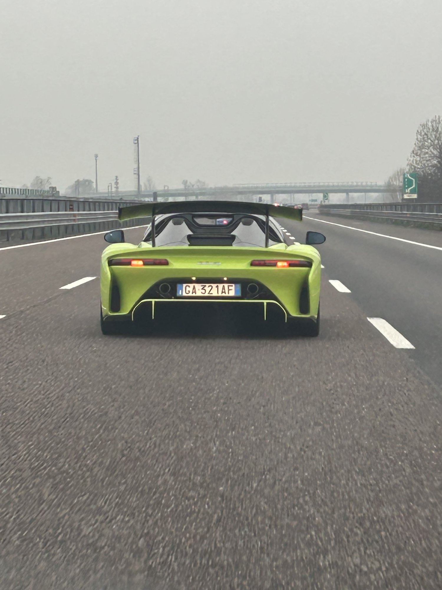 Numer rejestracyjny GA321AF posiada DALLARA Stradale