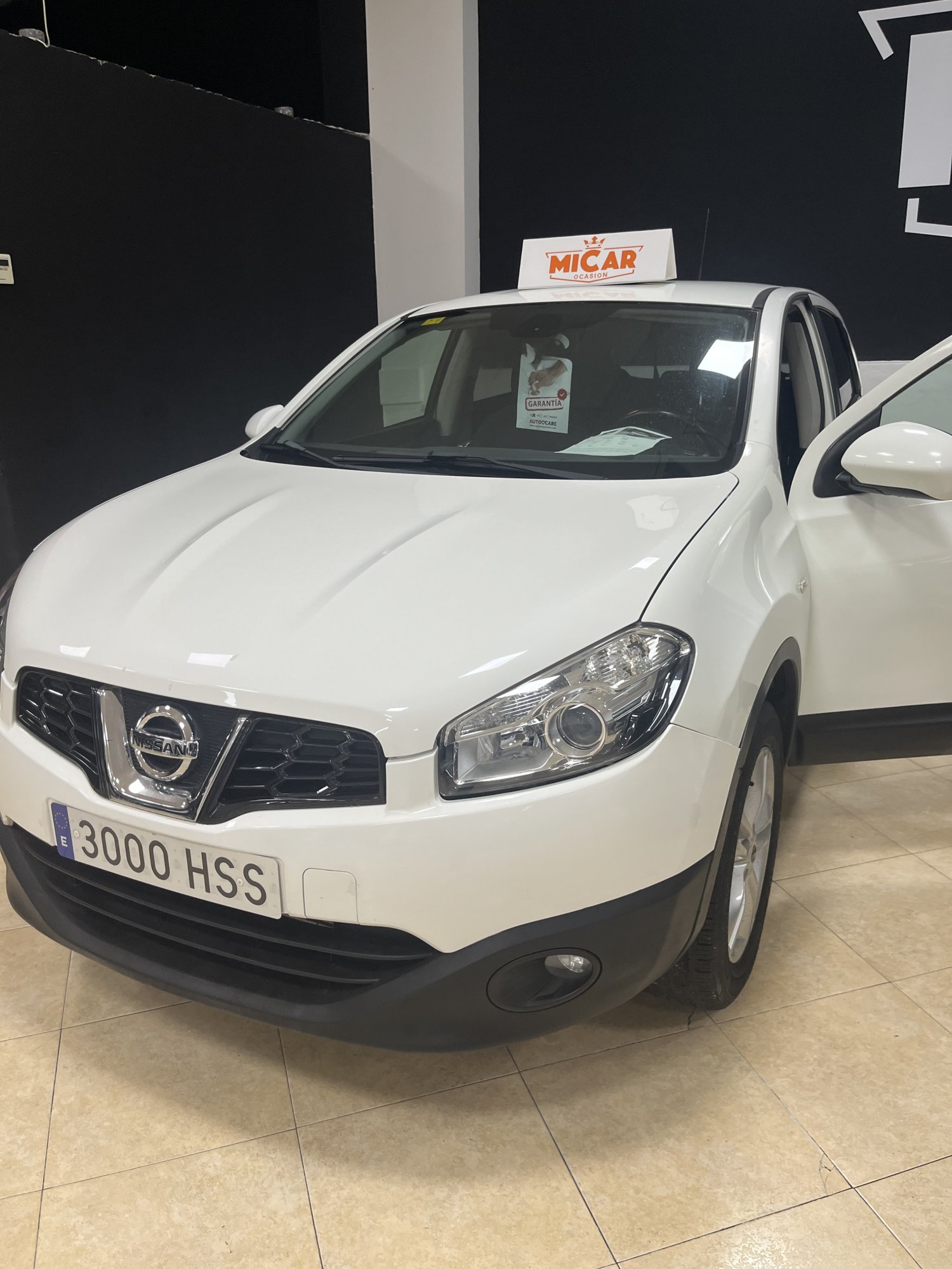 Numer rejestracyjny 3000HSS posiada NISSAN QASHQAI