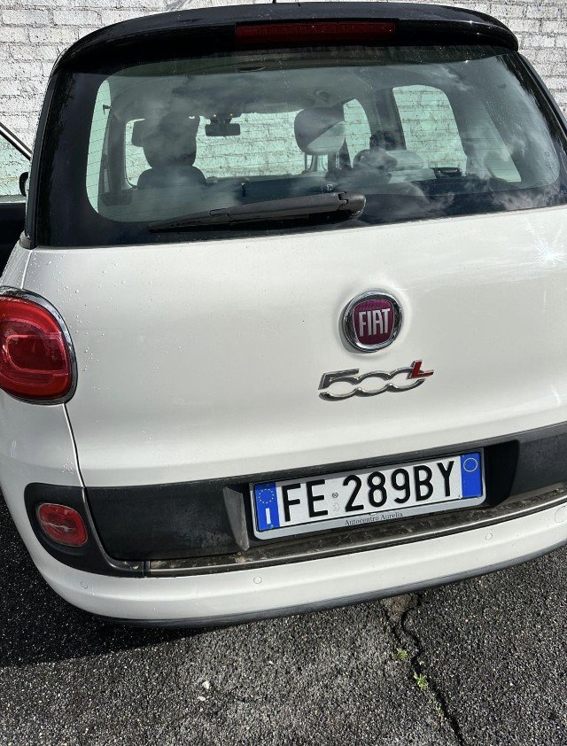 Numer rejestracyjny FE289BY posiada FIAT 500L