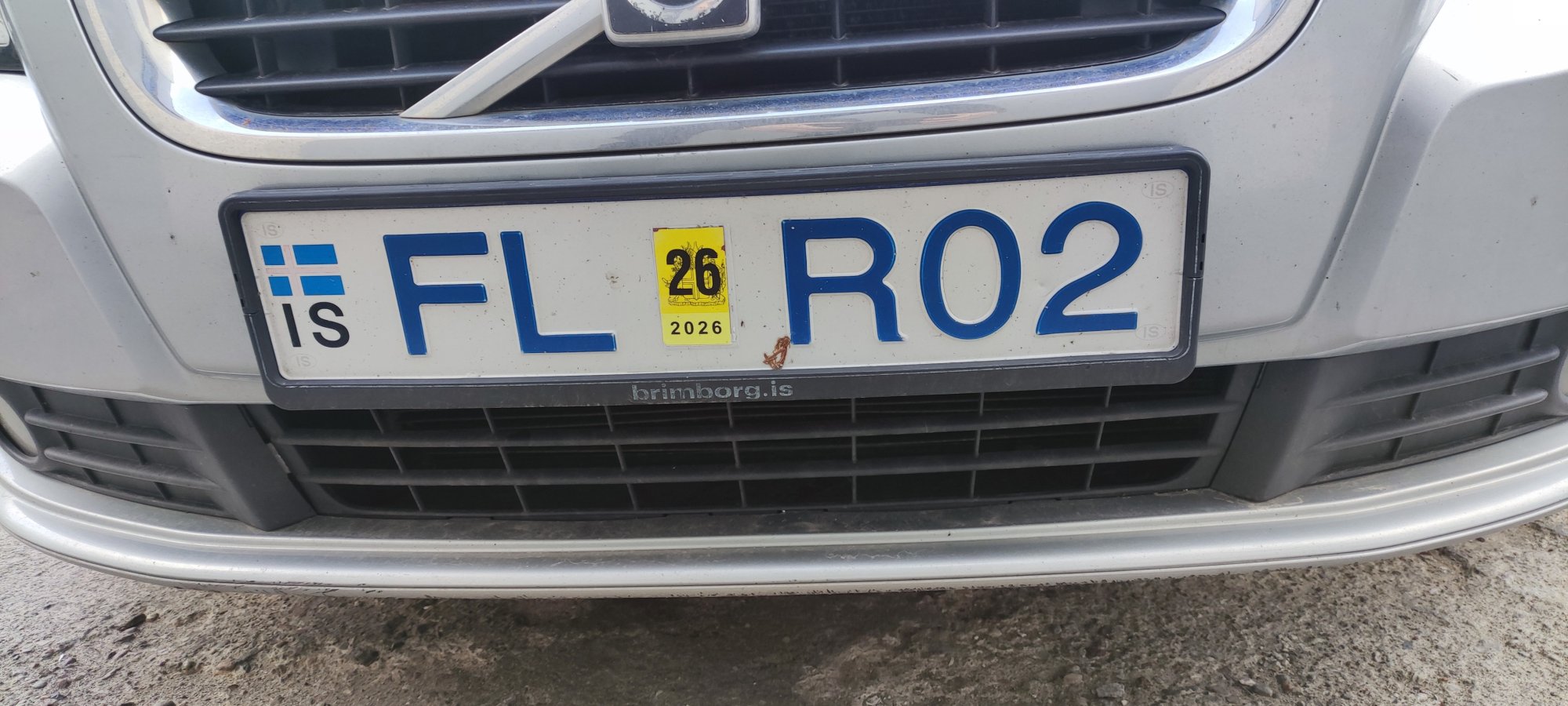 Numer rejestracyjny FLR02 posiada Volvo 