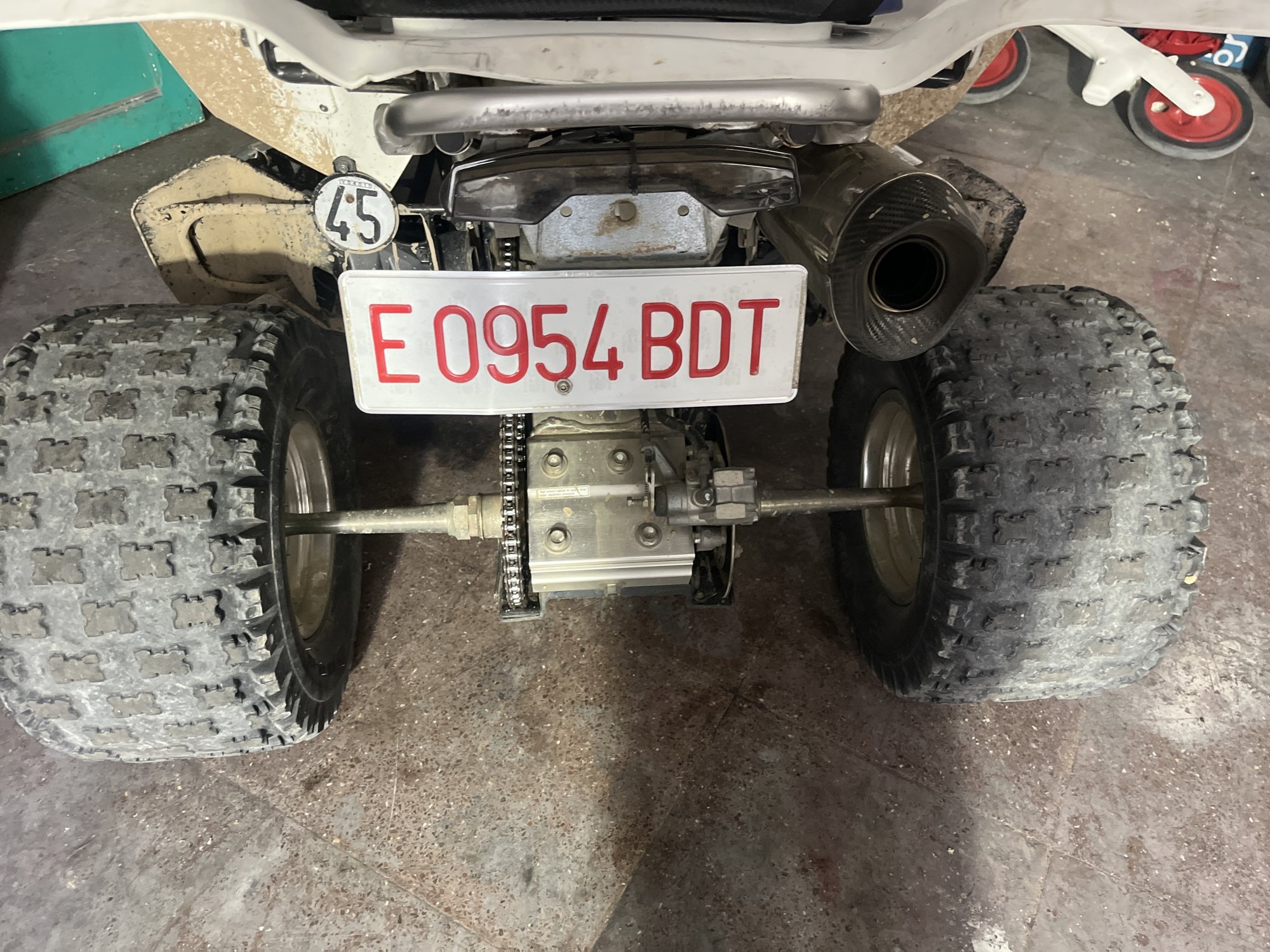 Numer rejestracyjny E0954BDT posiada SUZUKI LT Z