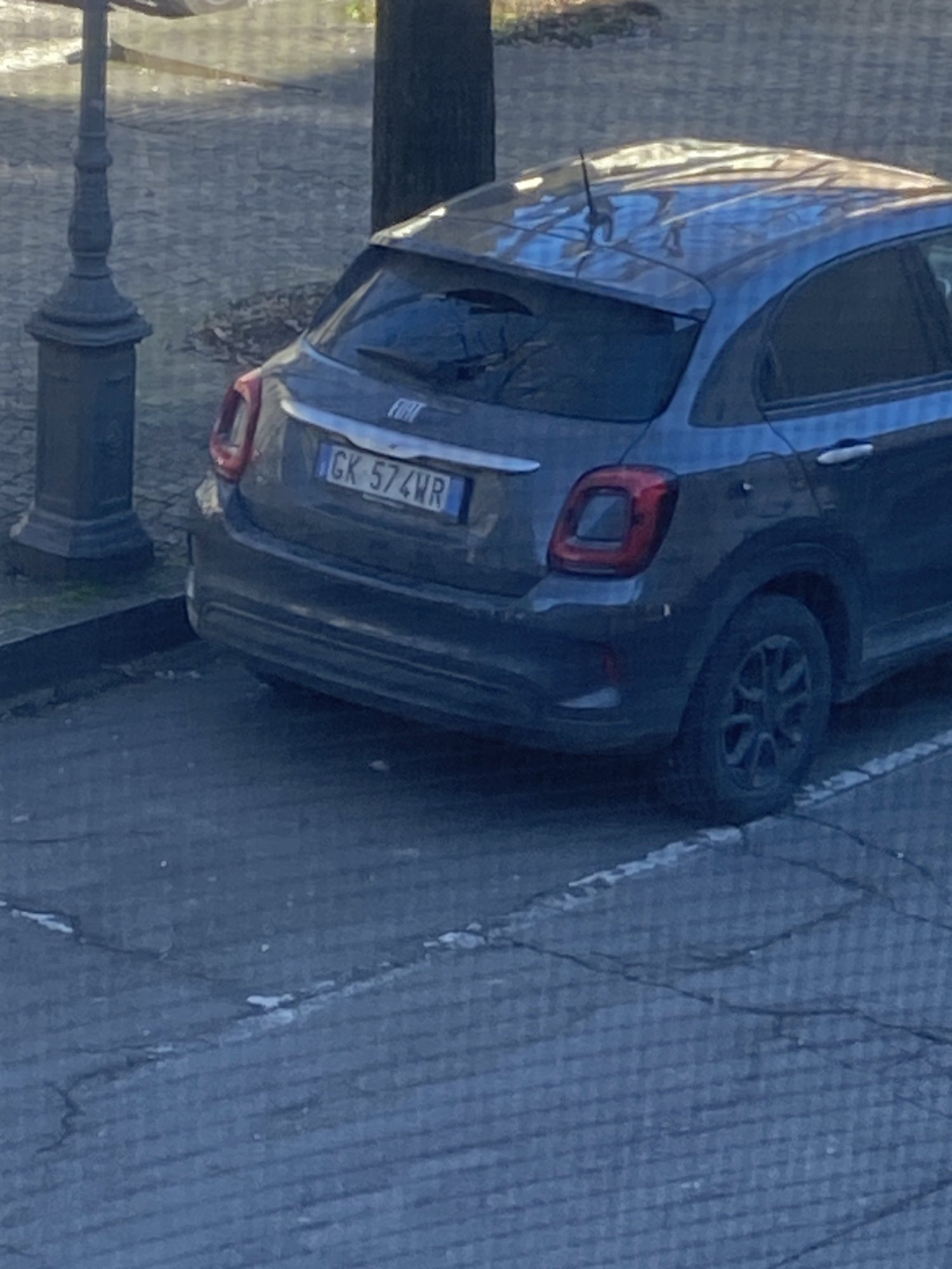 Numer rejestracyjny GK574WR posiada FIAT 500X