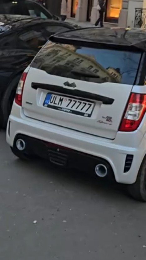 Numer rejestracyjny ULM77777 posiada  