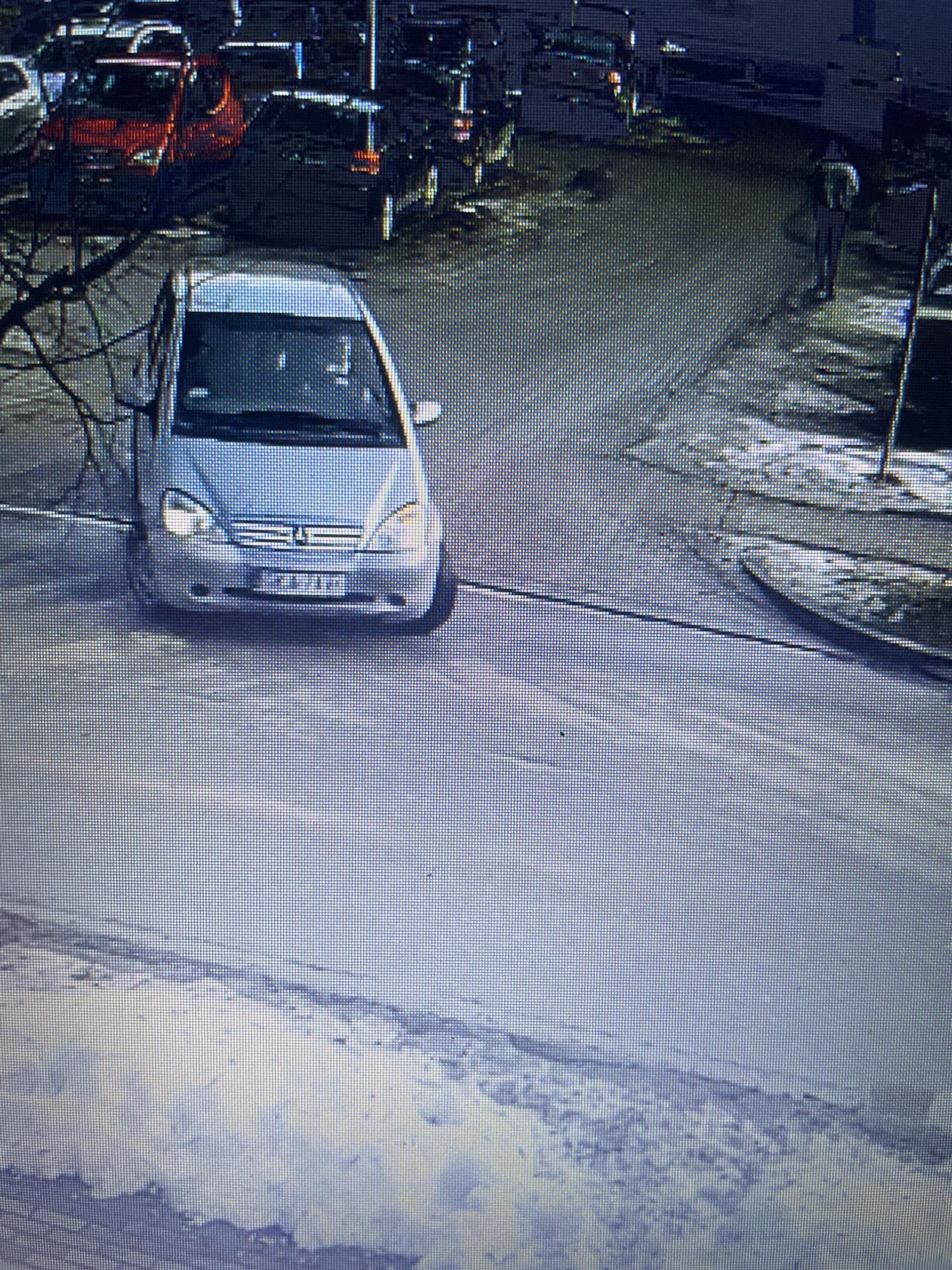 Numer rejestracyjny GKA 74W6 posiada JAGUAR S-Type 4.0 MR`99 S-Type 4.0 MR`99 - GKA74W6