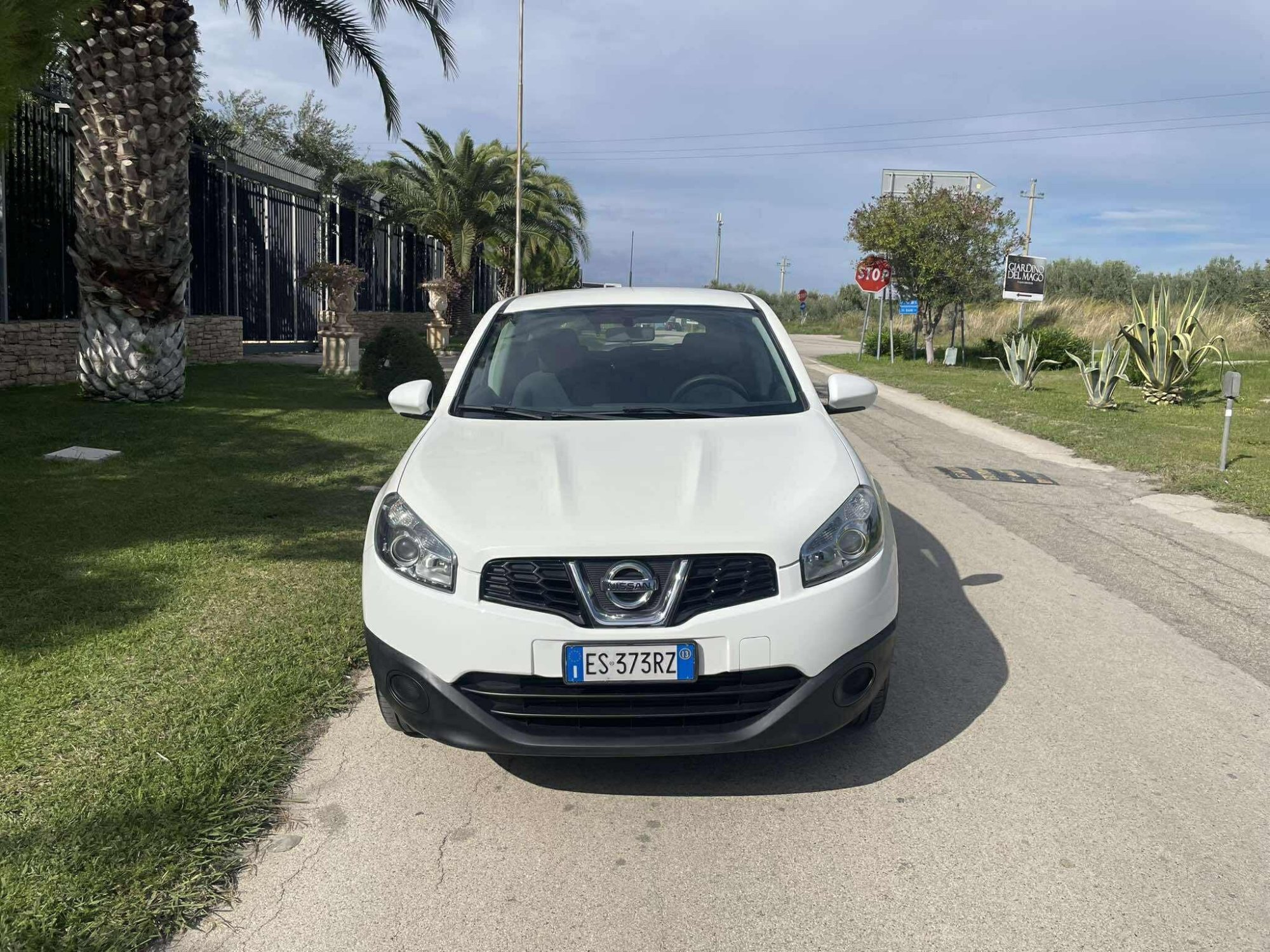Numer rejestracyjny ES373RZ posiada NISSAN Qashqai 1a serie
