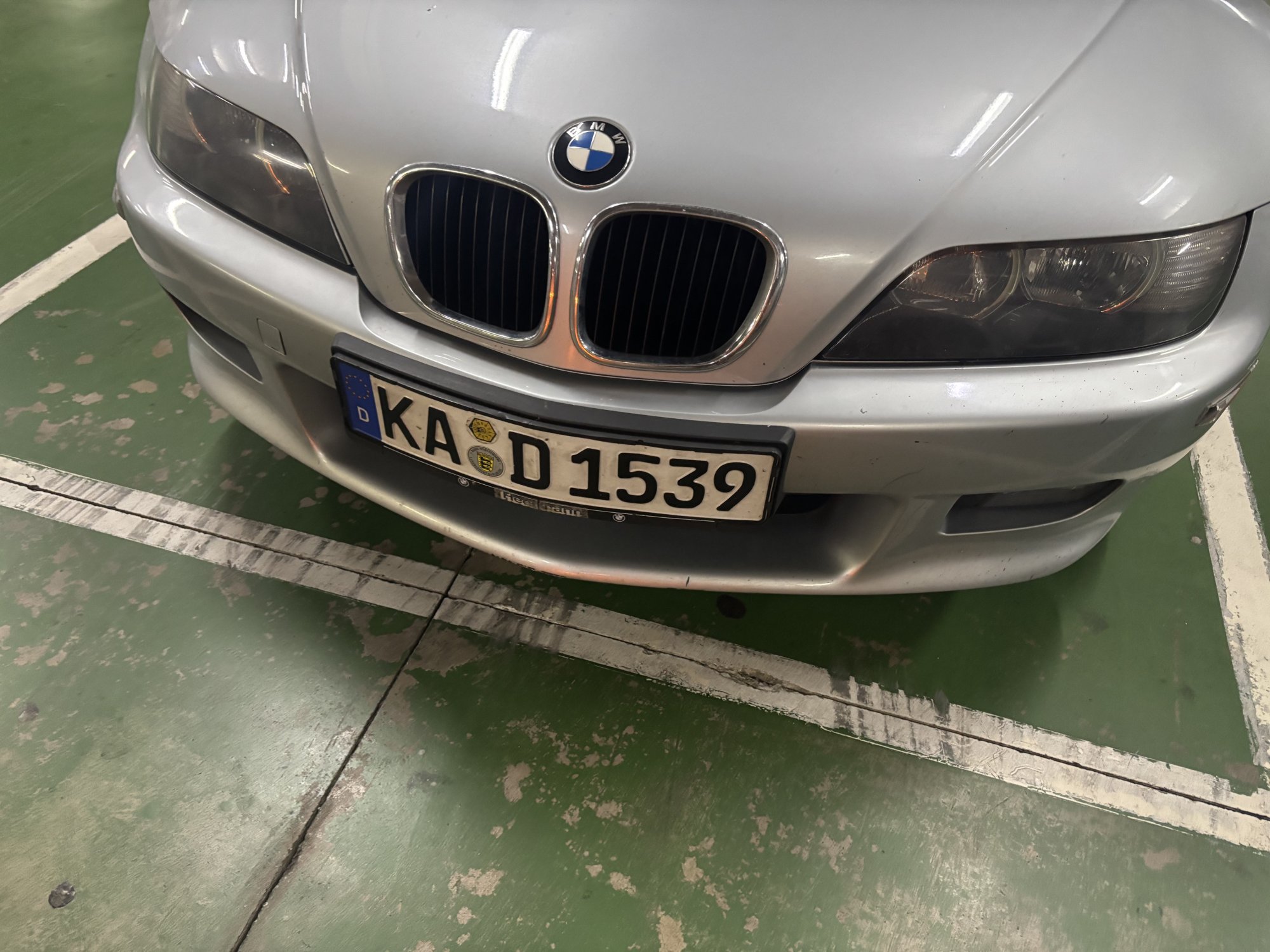 Numer rejestracyjny KAD1539 posiada BMW 