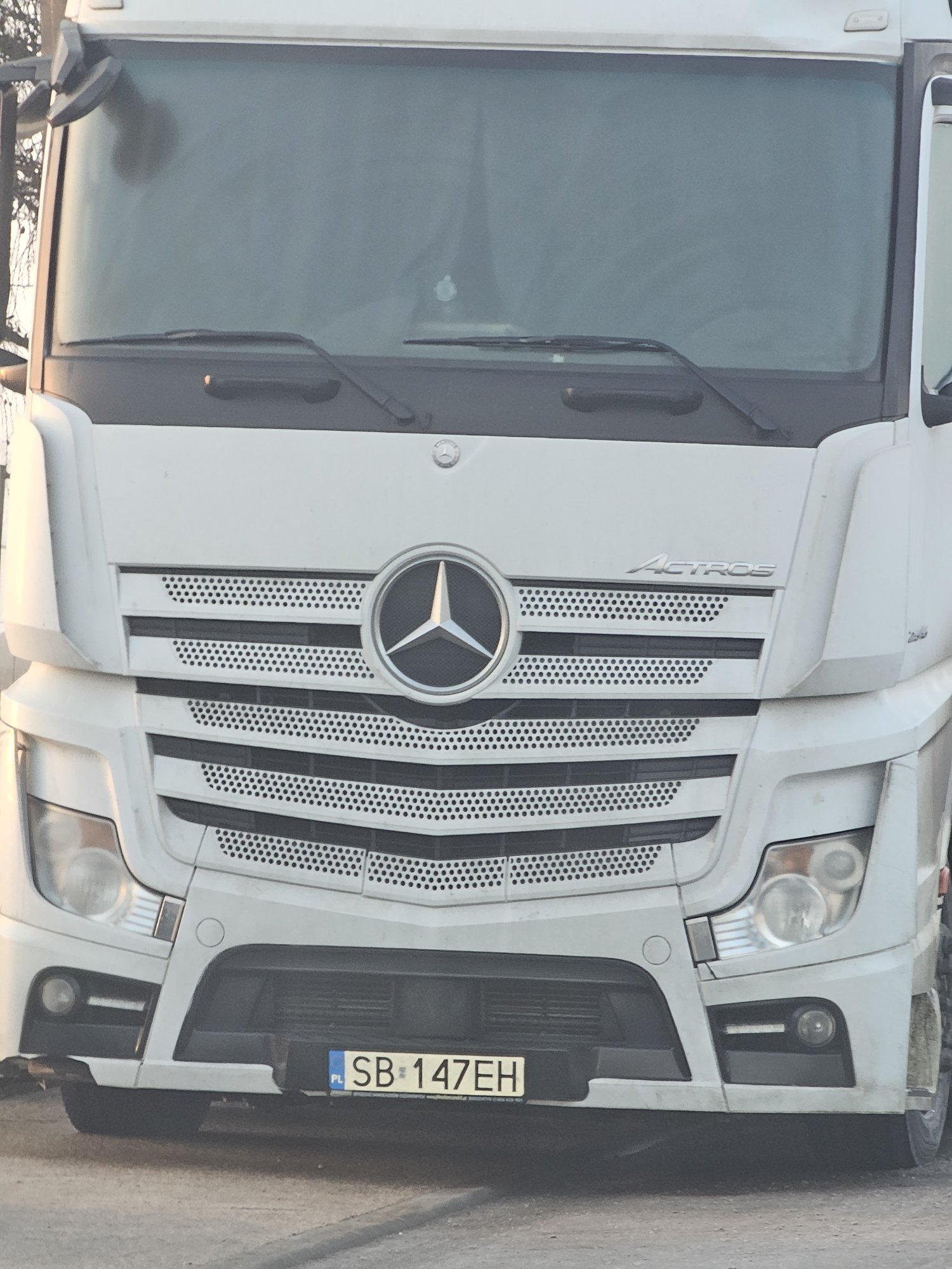 Numer rejestracyjny SB 147EH posiada MERCEDES-BENZ ACTROS 2545 L - SB147EH