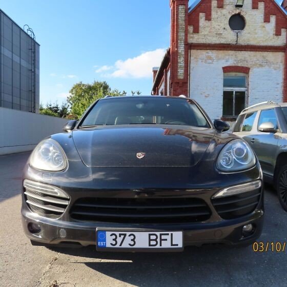 Numer rejestracyjny 373BFL posiada Porsche Cayenne