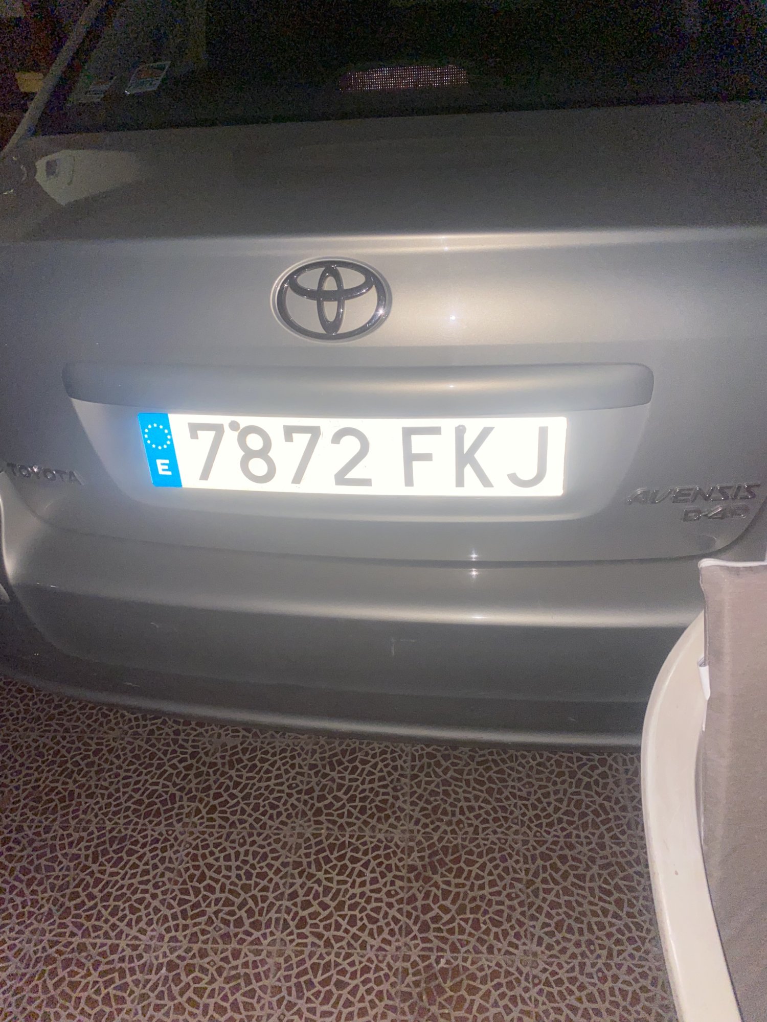 Numer rejestracyjny 7872FKJ posiada TOYOTA AVENSIS