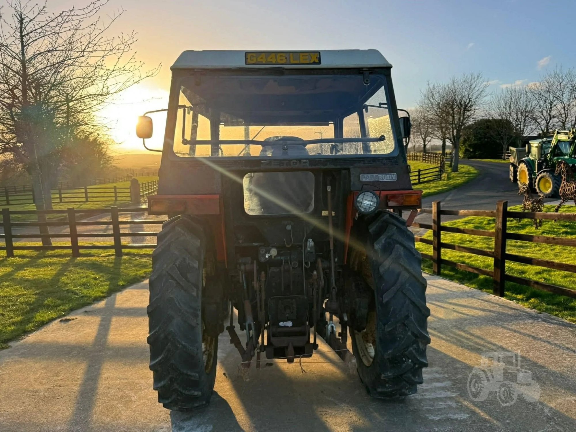 Numer rejestracyjny G446LEX posiada  