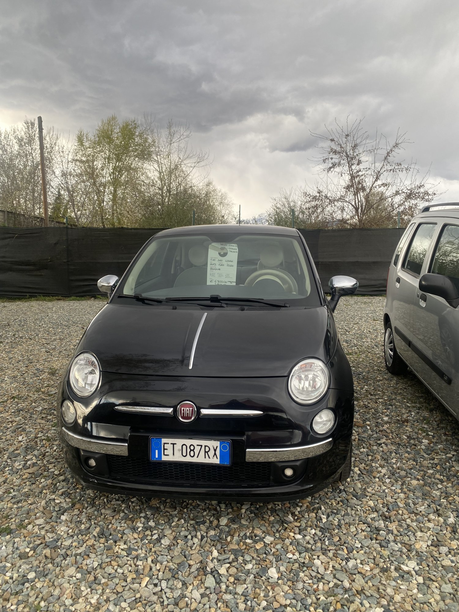 Numer rejestracyjny ET087RX posiada FIAT 500