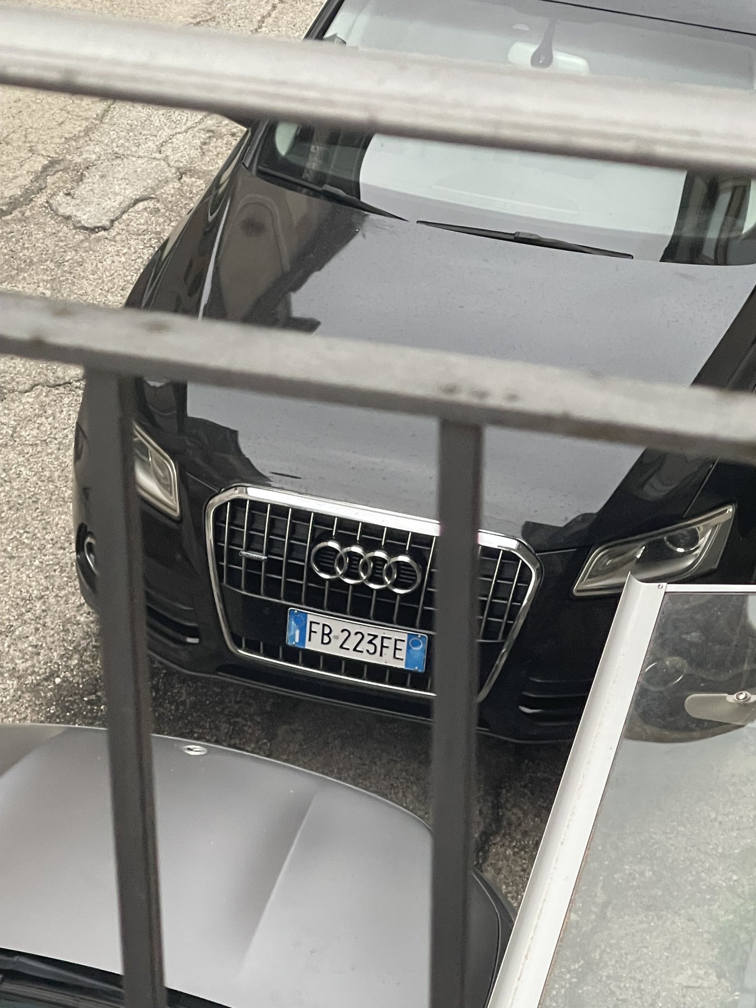 Numer rejestracyjny FB223FE posiada AUDI Q5 1a serie