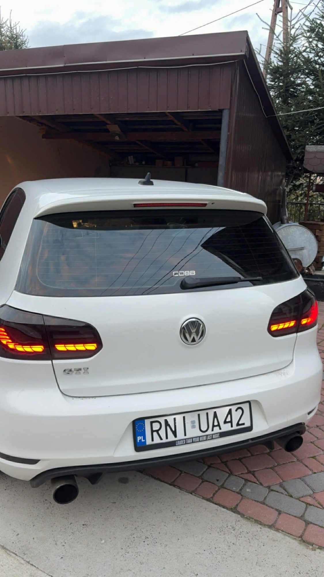Numer rejestracyjny RNI UA42 posiada VOLKSWAGEN Golf VII 2.0 TSI MR`12 E6 GTI - RNIUA42