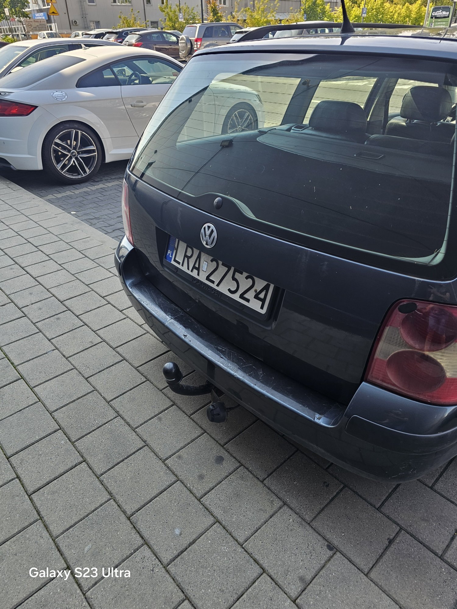 Numer rejestracyjny LRA 27524 posiada VOLKSWAGEN PASSAT - LRA27524