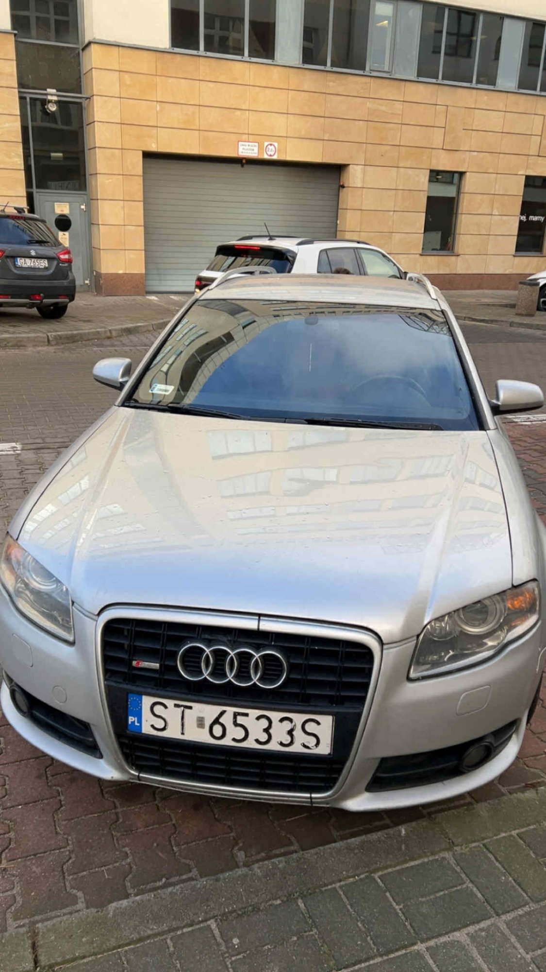 Numer rejestracyjny ST 6533S posiada AUDI A4 - ST6533S