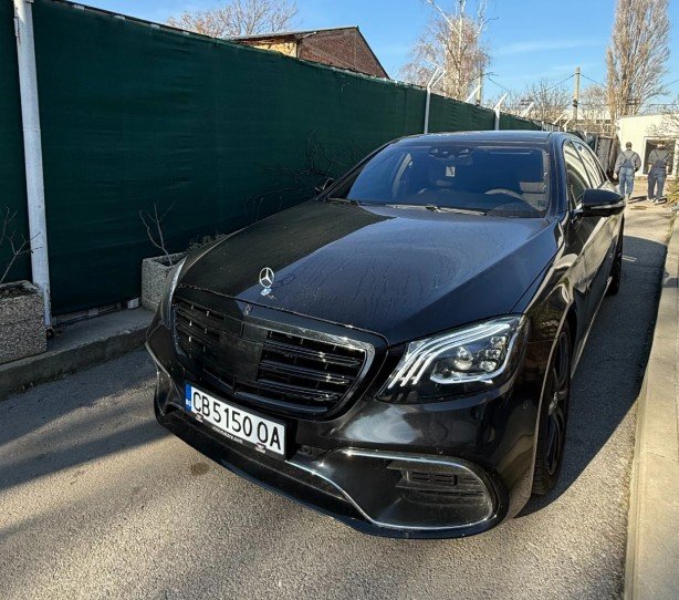 Numer rejestracyjny CB5150OA posiada Mercedes 