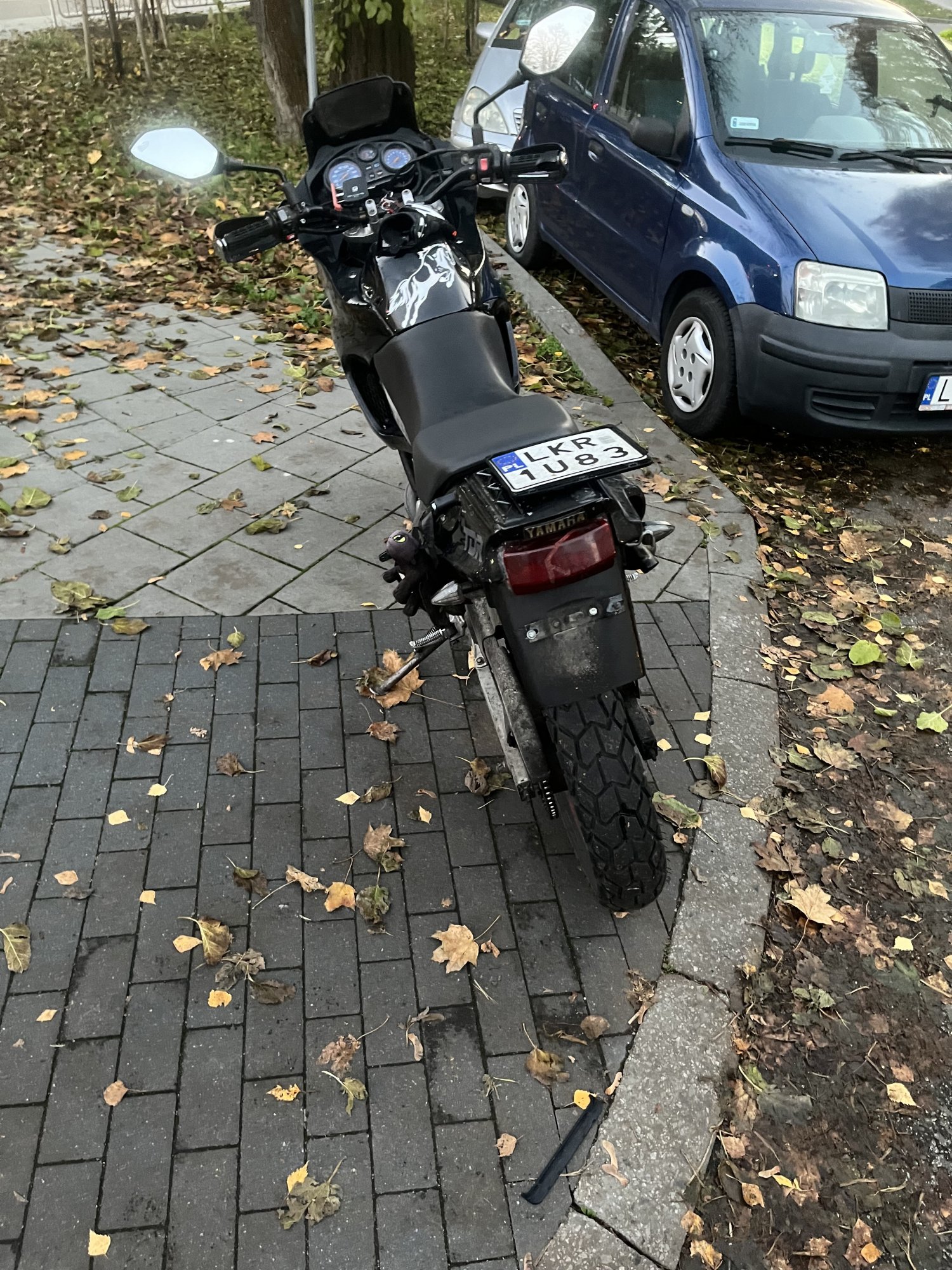 Numer rejestracyjny LKR1U83 posiada Yamaha 