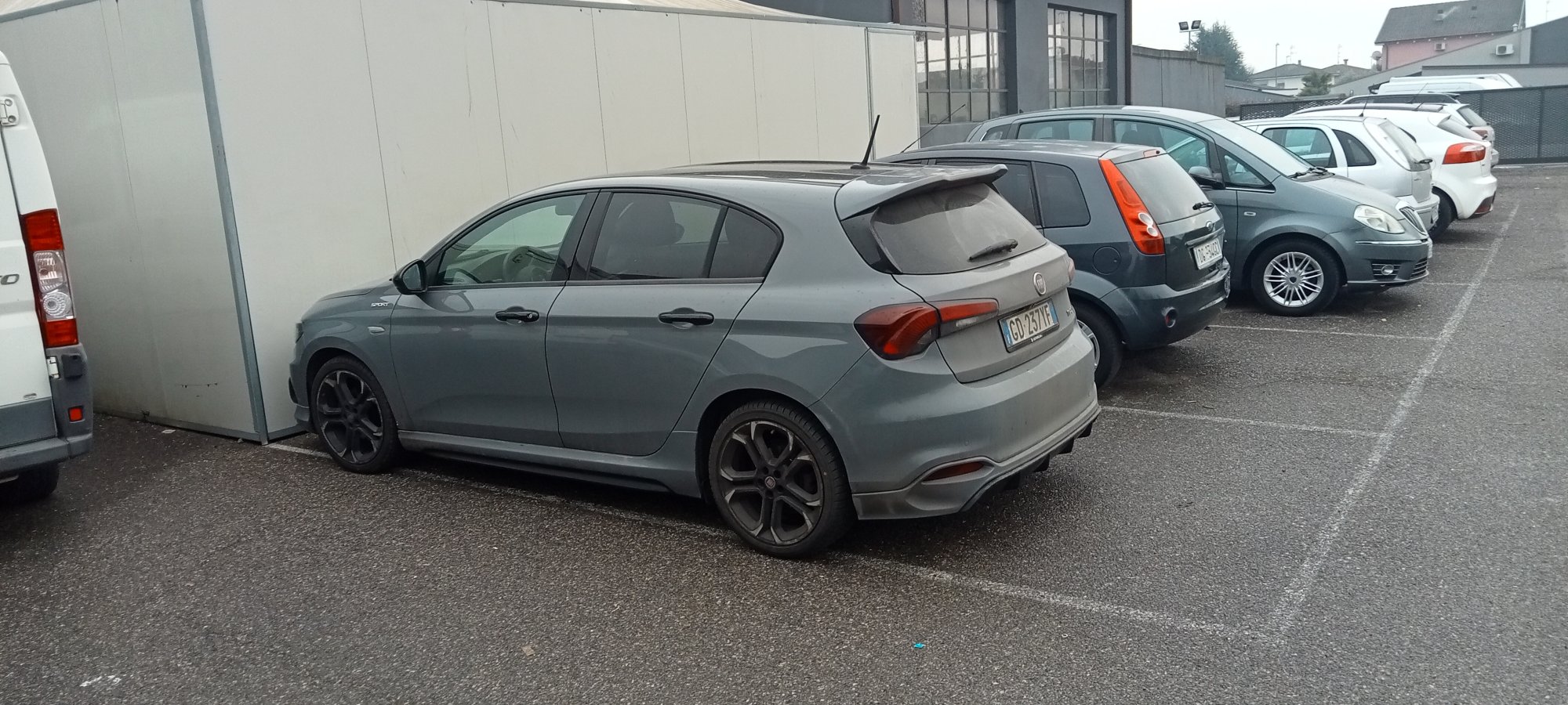 Numer rejestracyjny GD237YF posiada FIAT Tipo