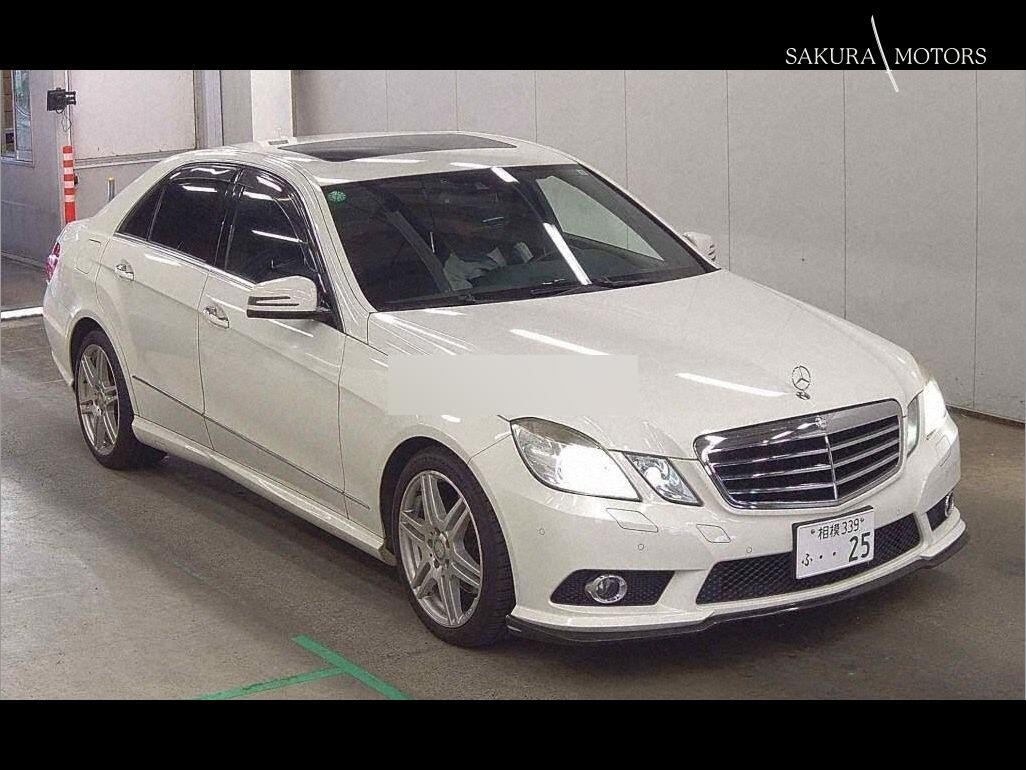 Numer rejestracyjny 25 posiada Mercedes E-Class