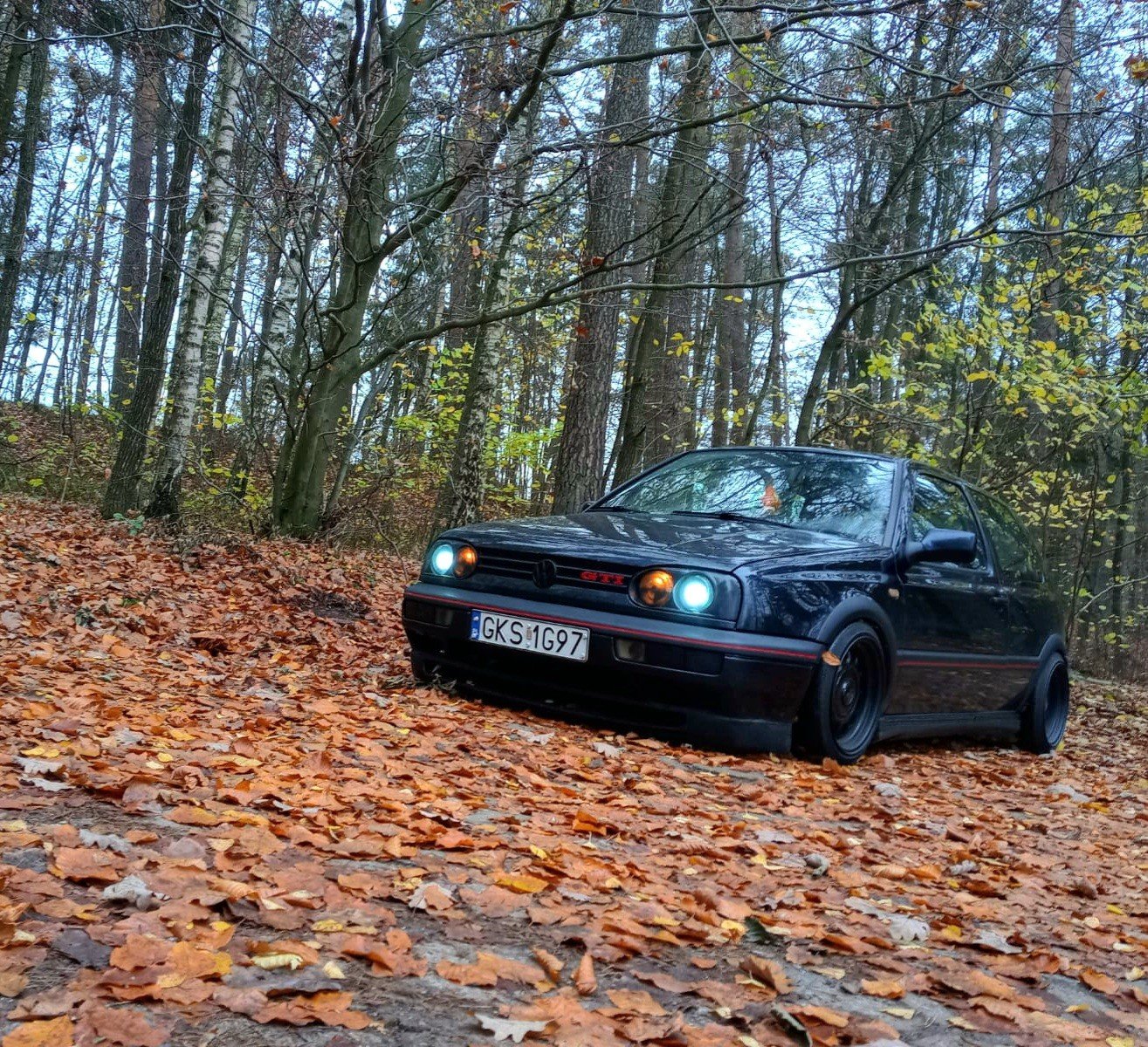 Numer rejestracyjny GKS 1G97 posiada VOLKSWAGEN GOLF - GKS1G97