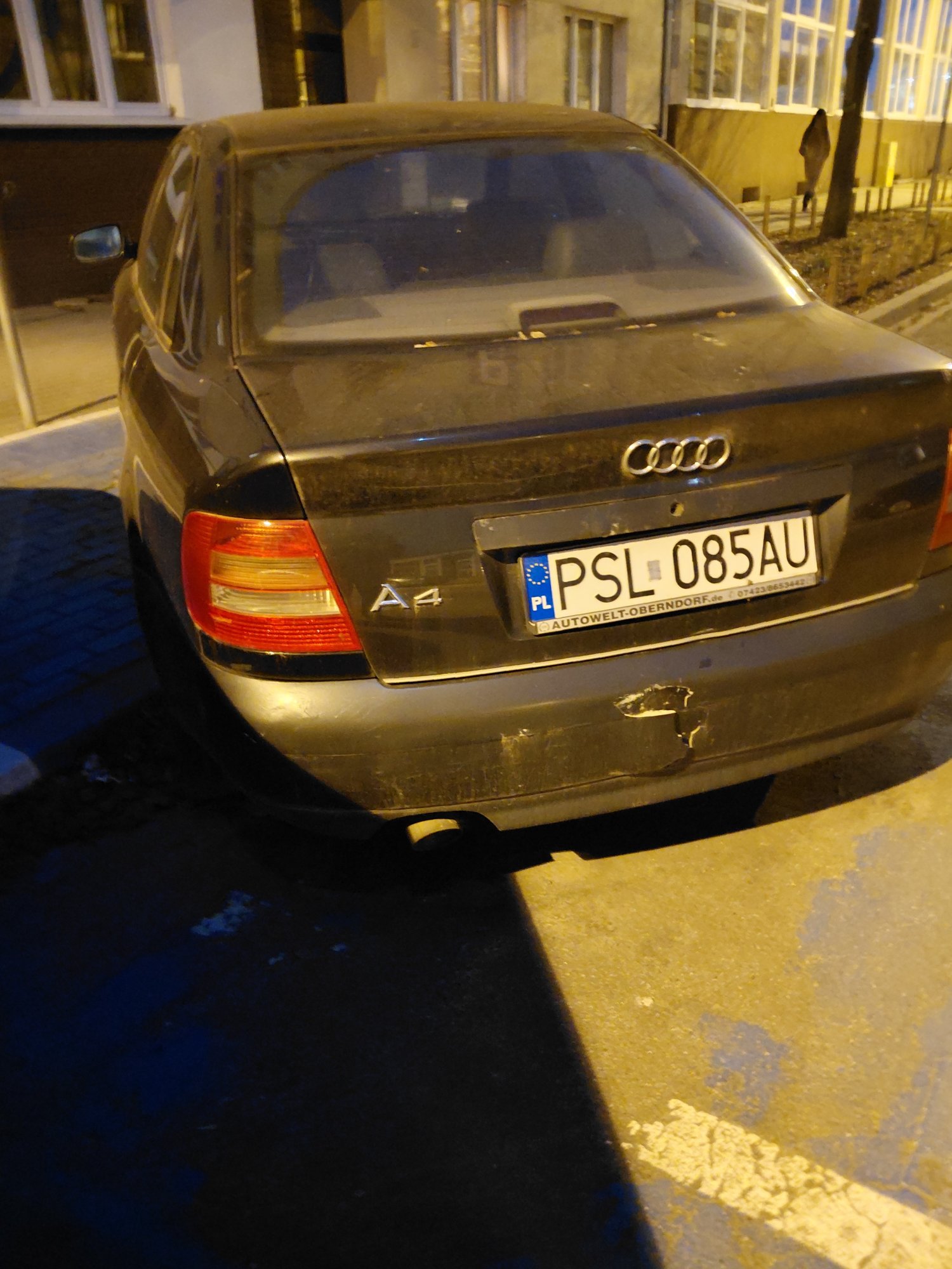 Numer rejestracyjny PSL 085AU posiada AUDI A4 1.6 Kat. MR`99 B5 Aut. - PSL085AU
