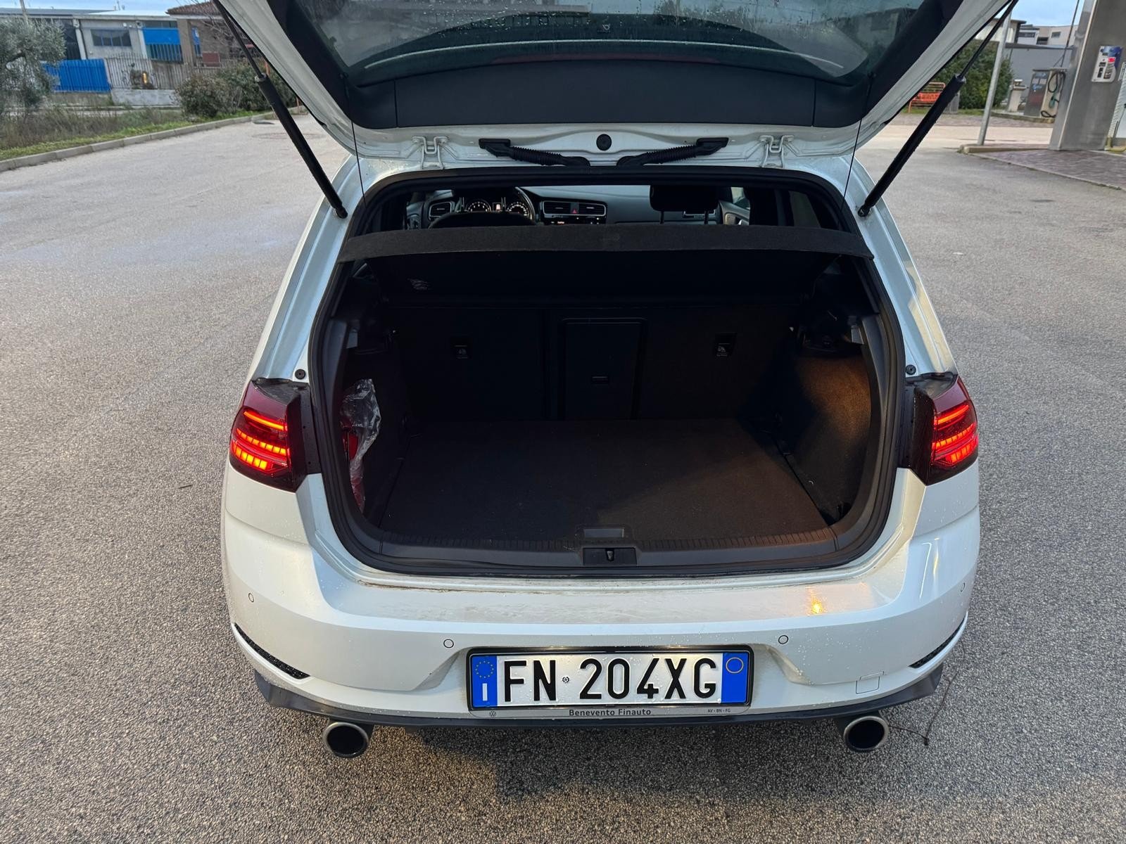 Numer rejestracyjny FN204XG posiada VOLKSWAGEN Golf 7a serie