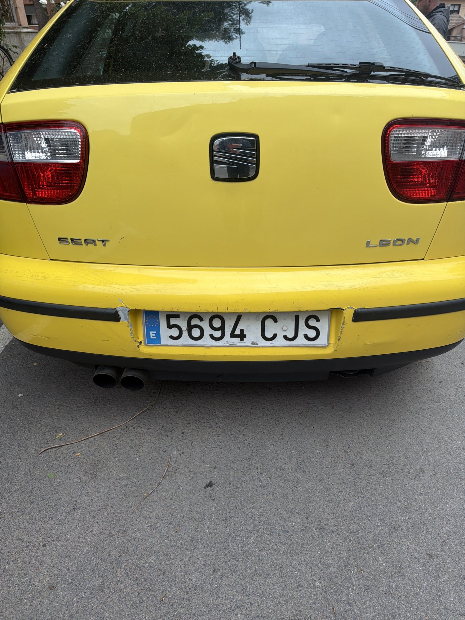 Numer rejestracyjny 5694CJS posiada SEAT LEON
