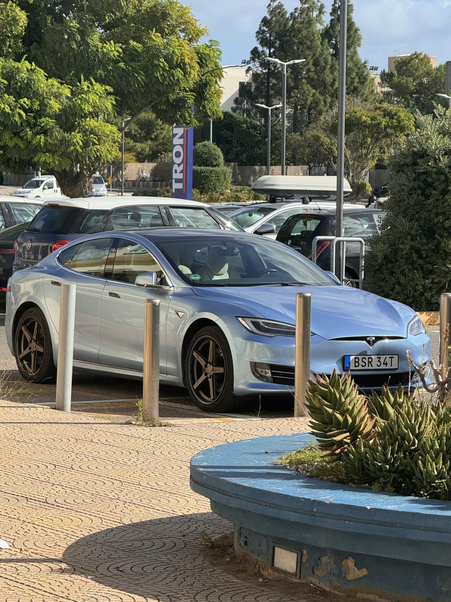 Numer rejestracyjny BSR34T posiada Tesla Model S Long Range