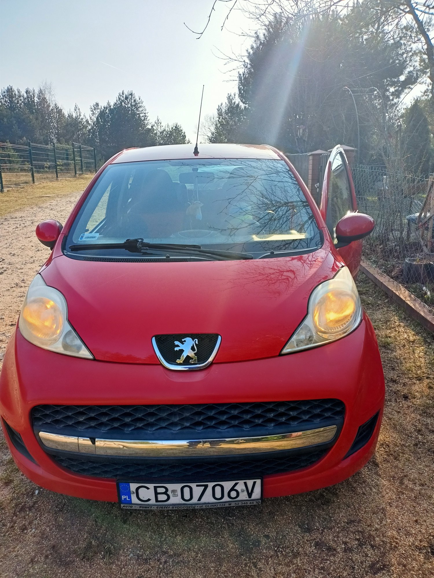 Numer rejestracyjny CB 0706V posiada PEUGEOT 107 1.0 MR`08 E4 Trendy 70 - CB0706V