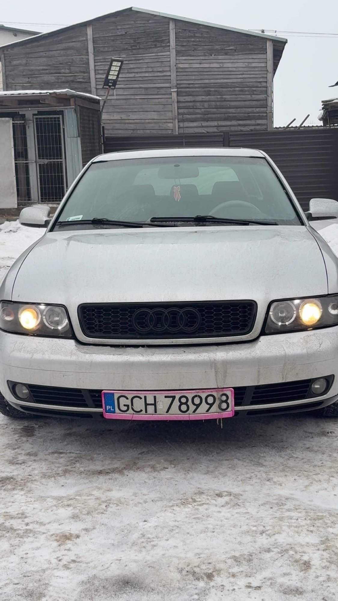 Numer rejestracyjny GCH 78998 posiada AUDI A4 - GCH78998