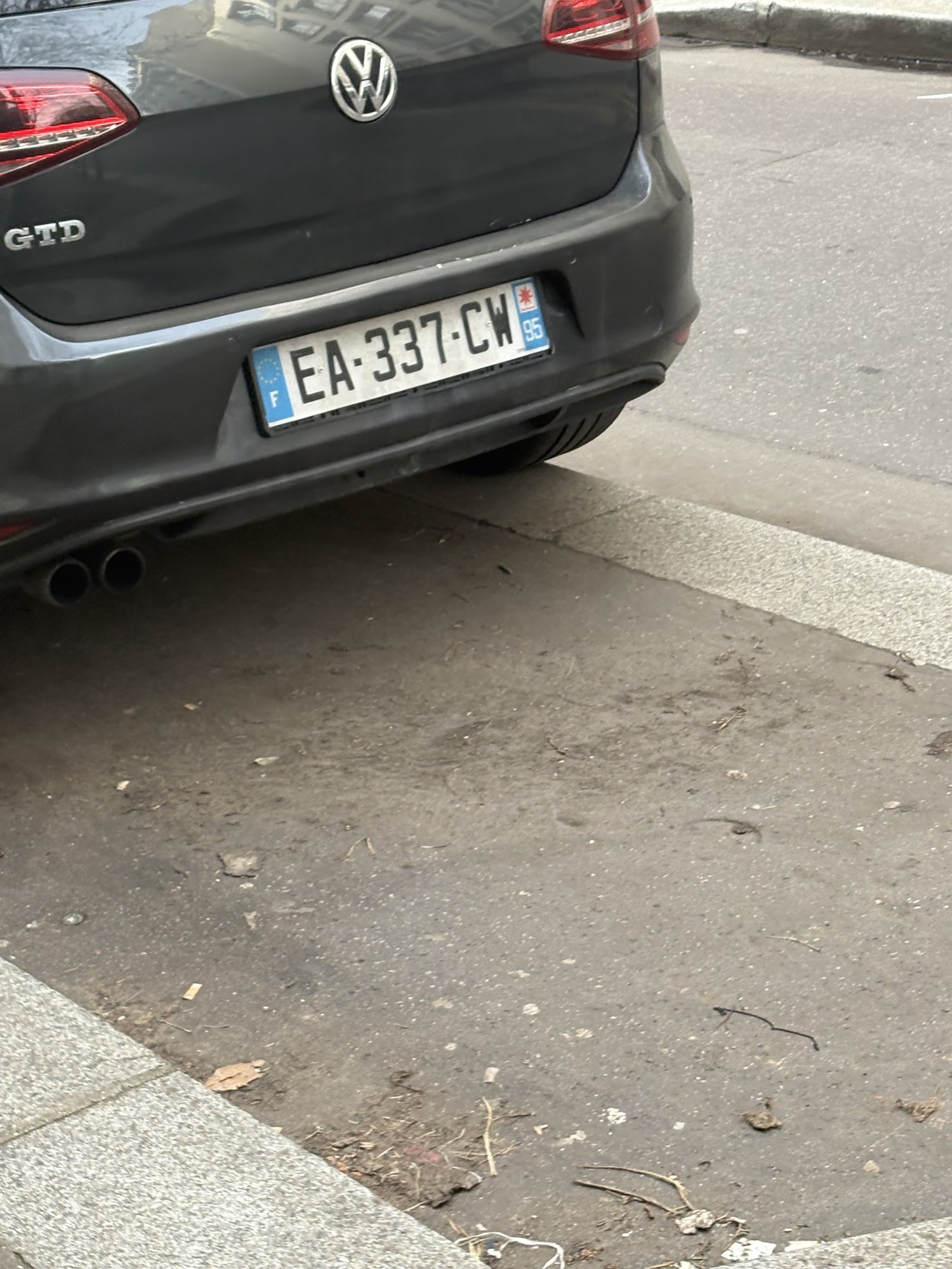 Numer rejestracyjny EA337CW posiada VOLKSWAGEN GOLF VII