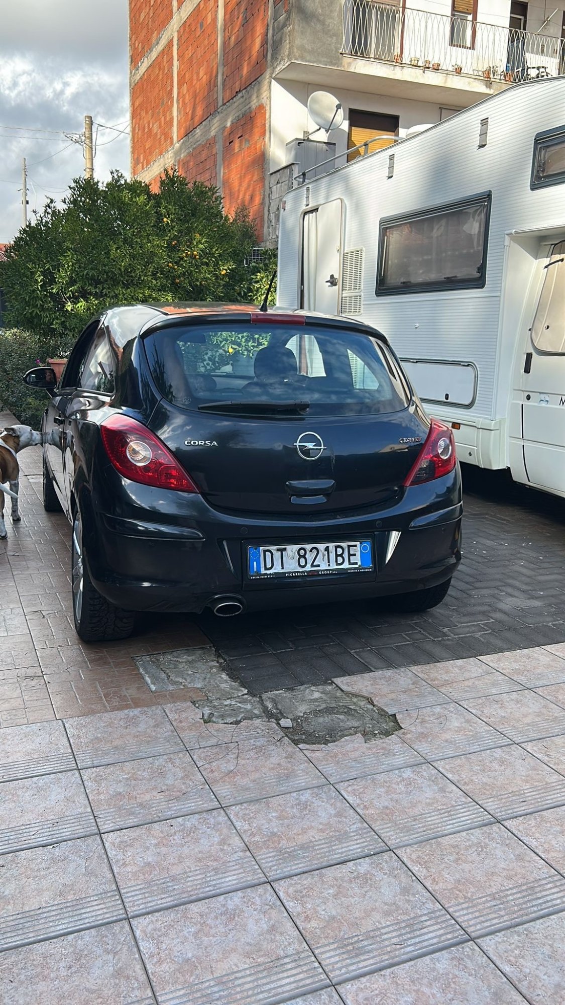 Numer rejestracyjny DT821BE posiada OPEL Corsa 4a serie