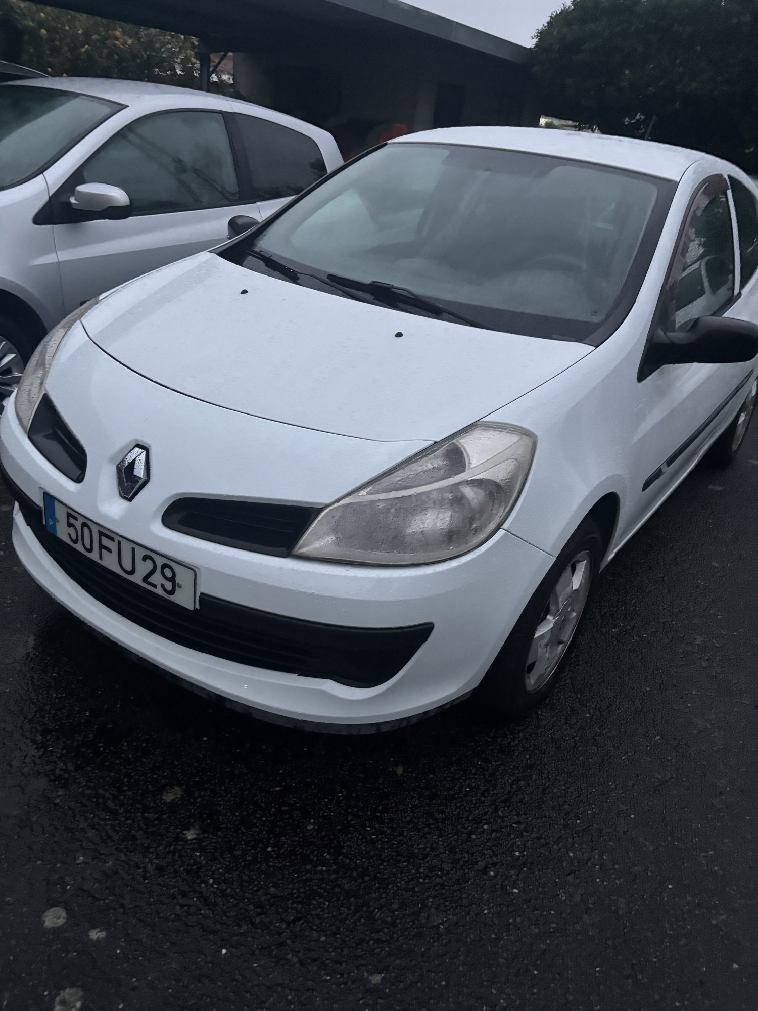 Numer rejestracyjny 50FU29 posiada Renault Clio