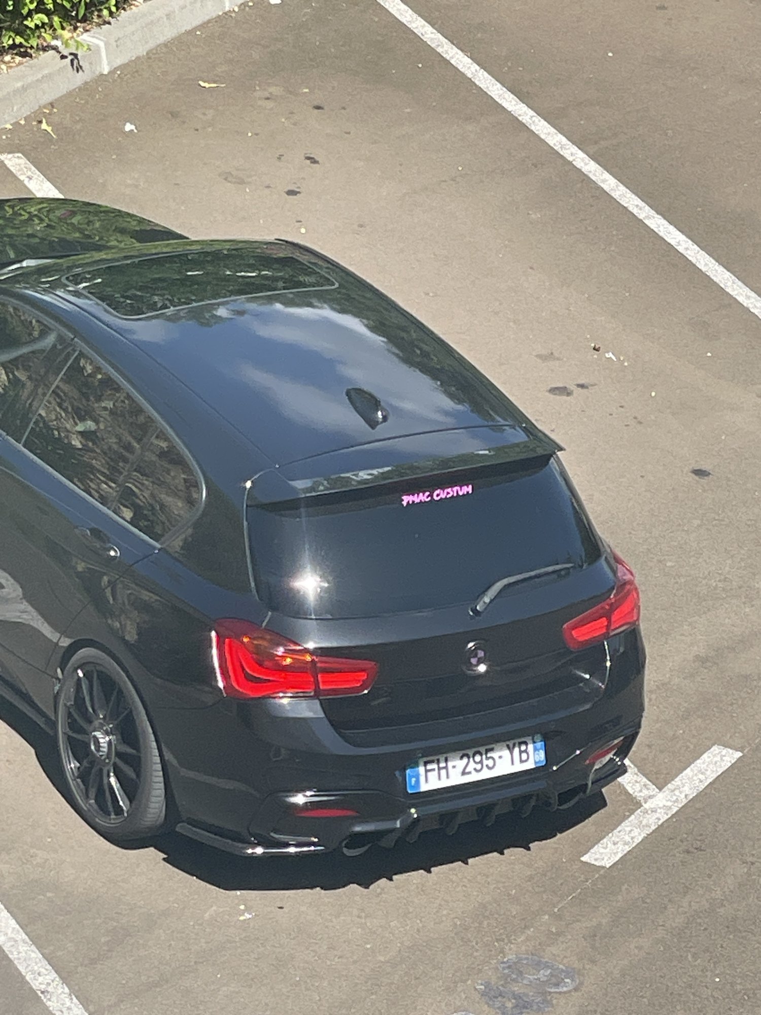 Numer rejestracyjny FH295YB posiada BMW SERIE 1 II