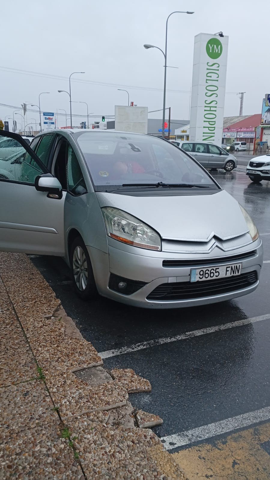 Numer rejestracyjny 9665FNN posiada CITROEN C4 PICASSO 7PZ