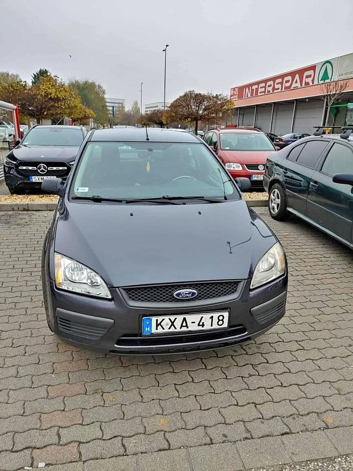 Numer rejestracyjny KXA418 posiada Ford Focus