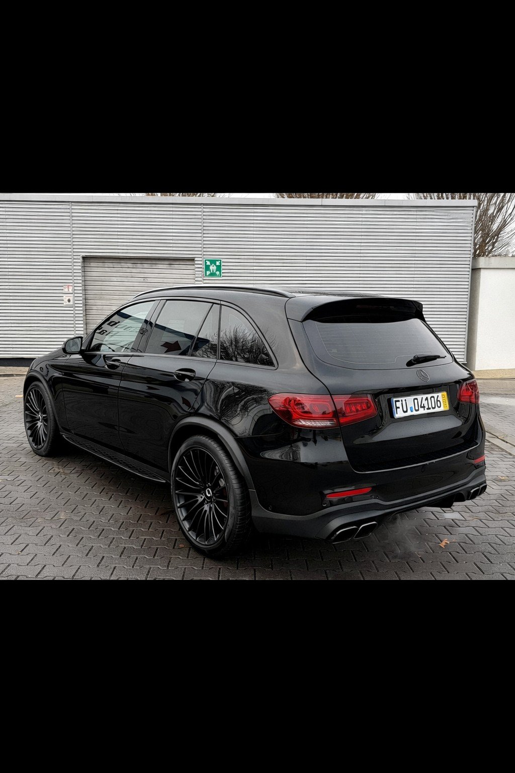 Numer rejestracyjny FU04106 posiada Mercedes GLC