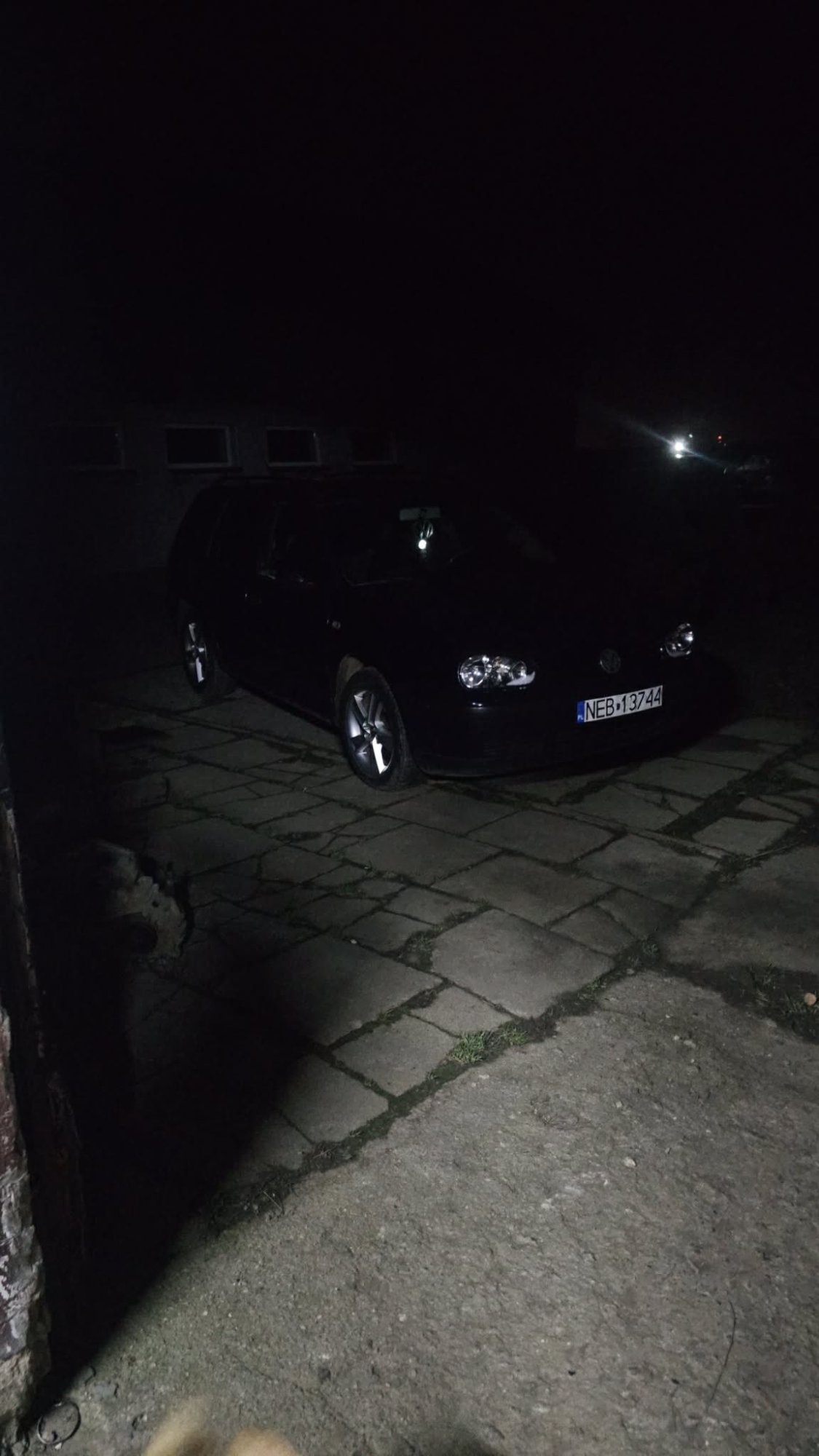 Numer rejestracyjny NEB 13744 posiada VOLKSWAGEN GOLF 1.9 TDI - NEB13744