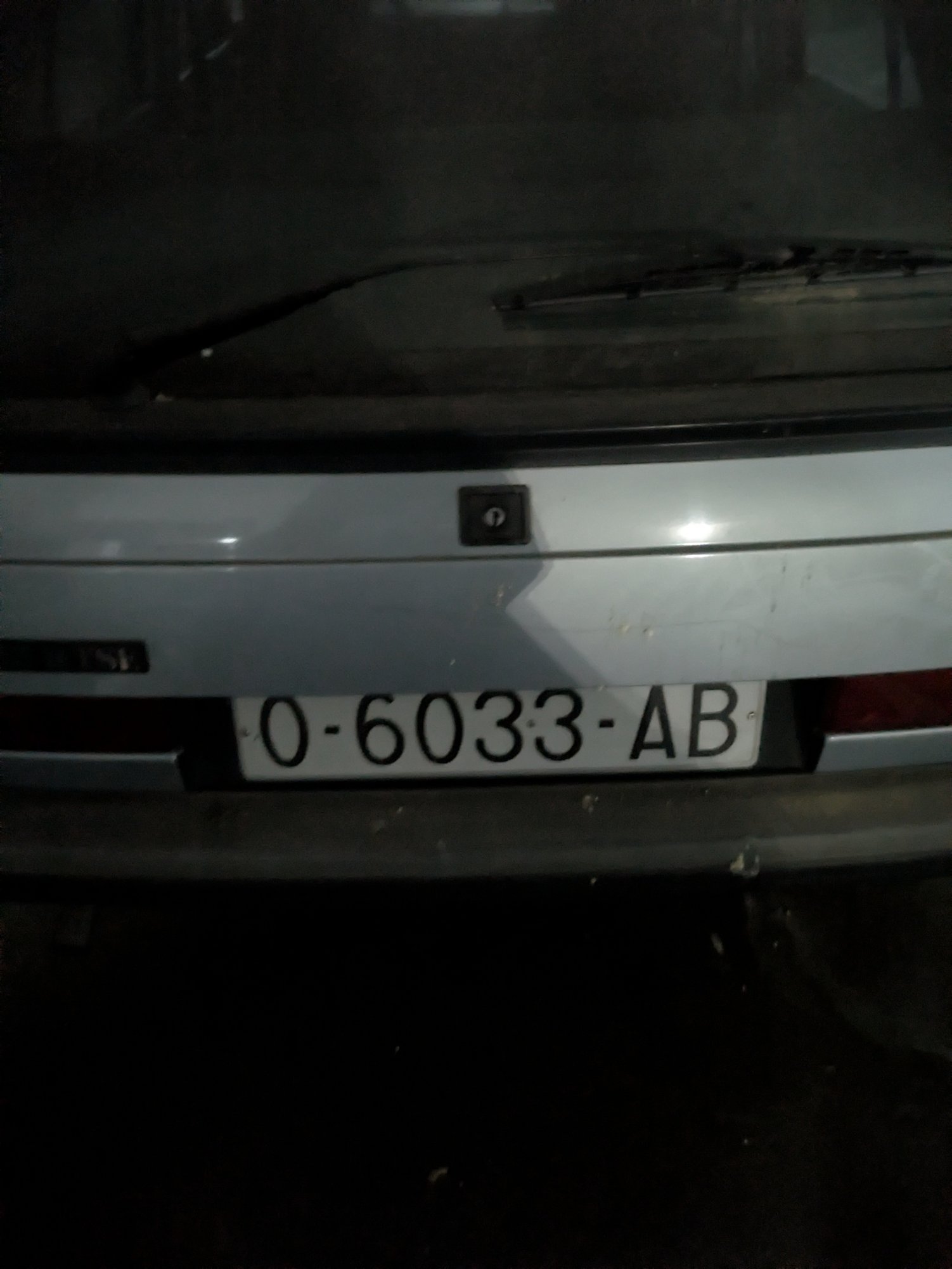 Numer rejestracyjny 06033AB posiada Renault  TSL