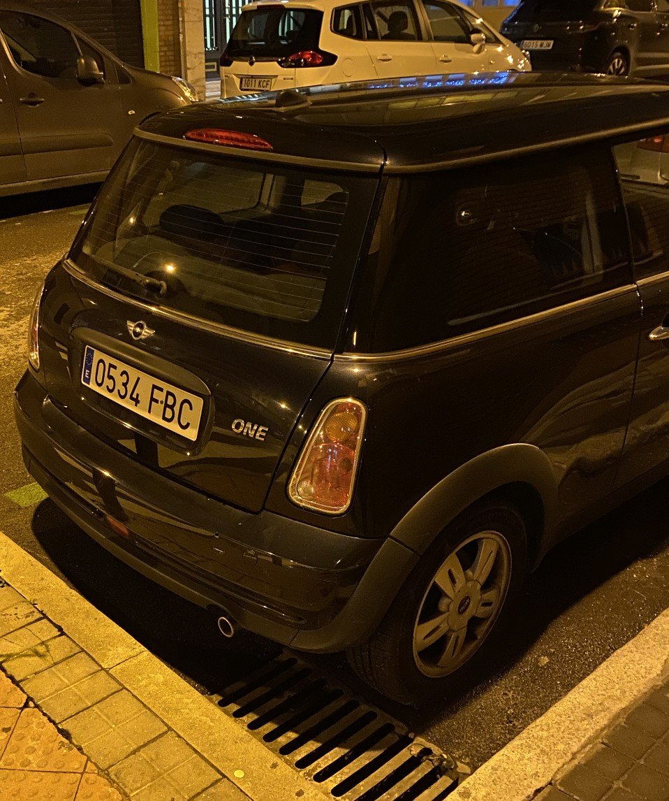 Numer rejestracyjny 0534FBC posiada MINI MINI