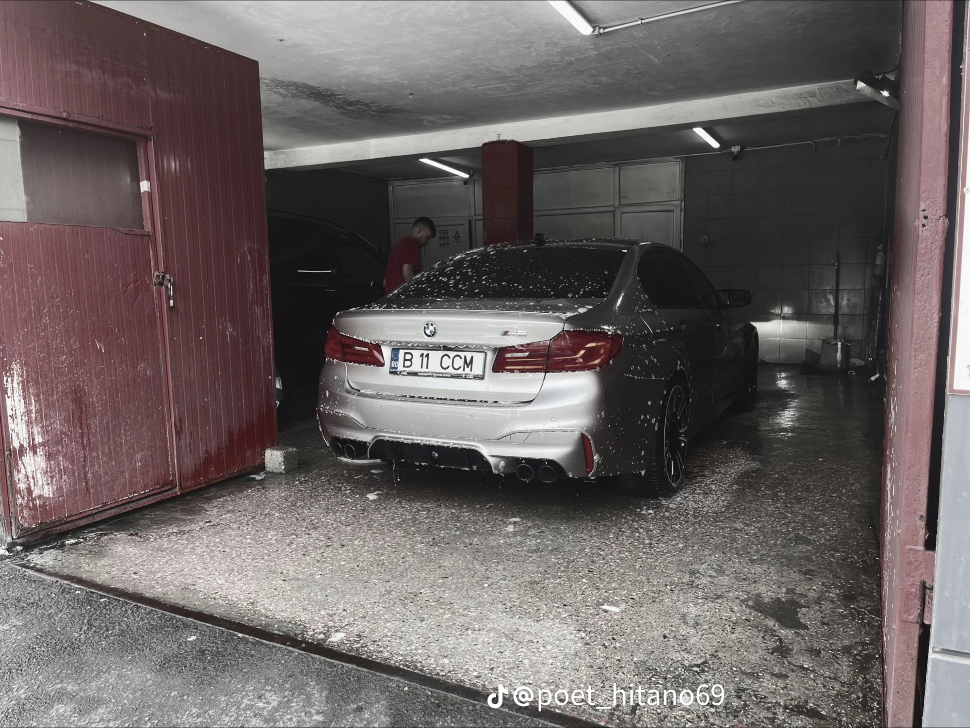 Numer rejestracyjny B11CCM posiada BMW M5