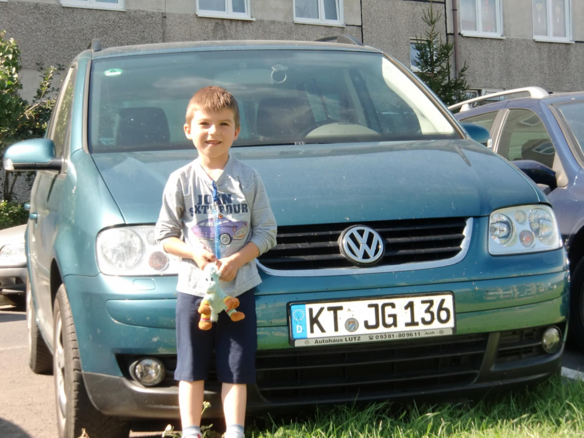 Numer rejestracyjny KTJG136 posiada Volkswagen Touran