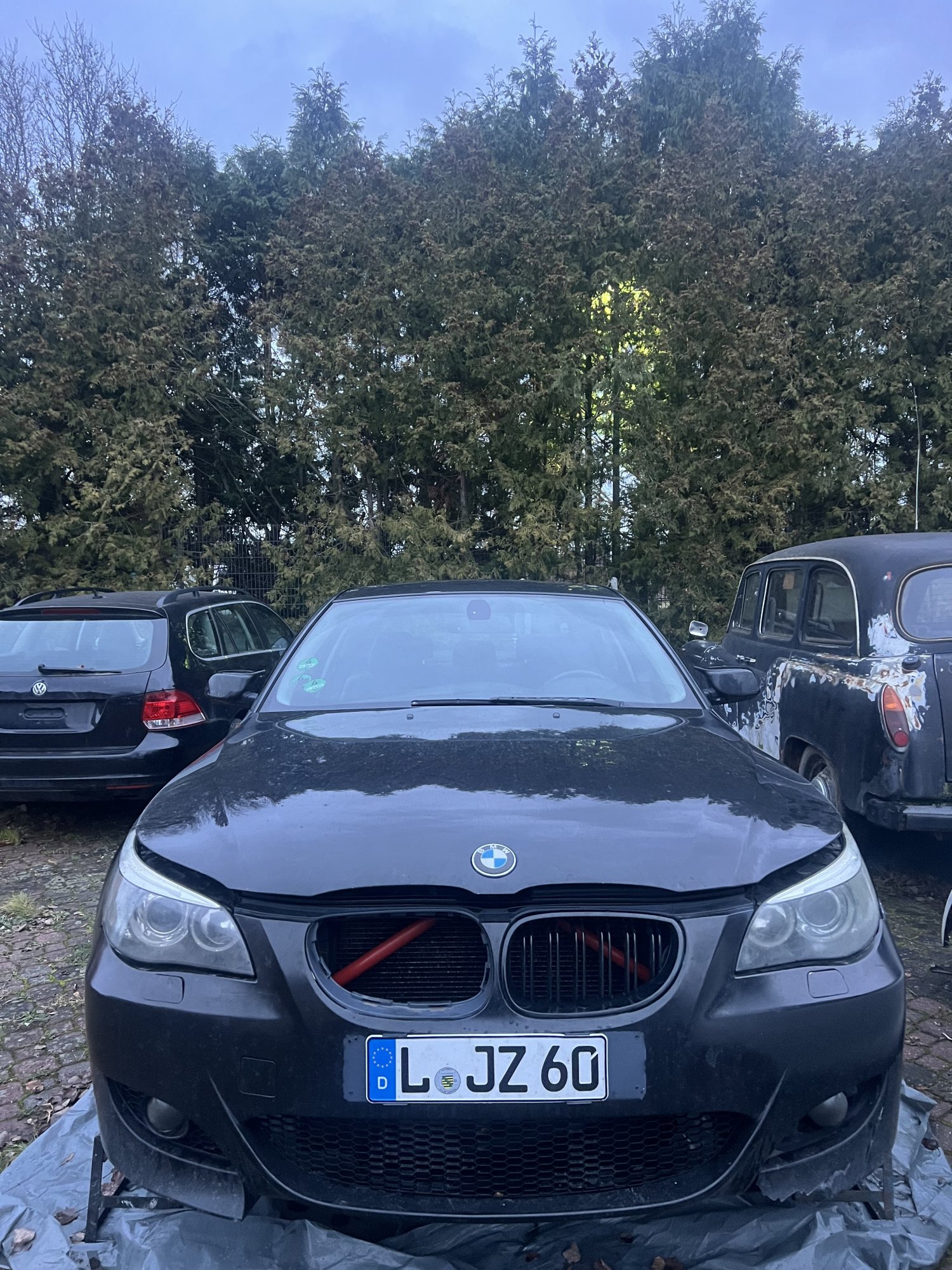 Numer rejestracyjny LJZ60 posiada BMW 