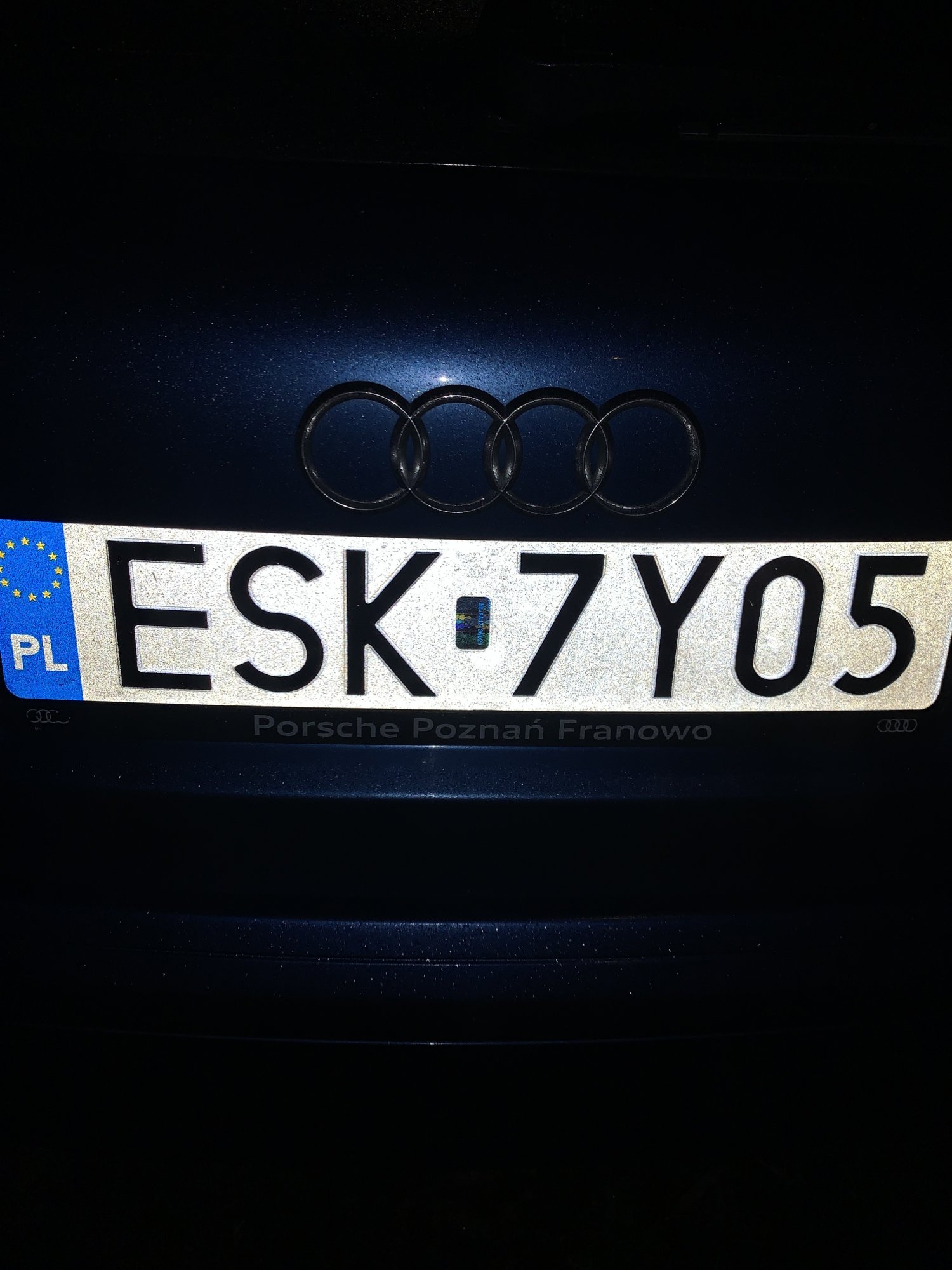 Numer rejestracyjny ESK 7Y05 posiada AUDI A3 2.0 FSI Kat. MR`04 E3 8P Ambiente - ESK7Y05