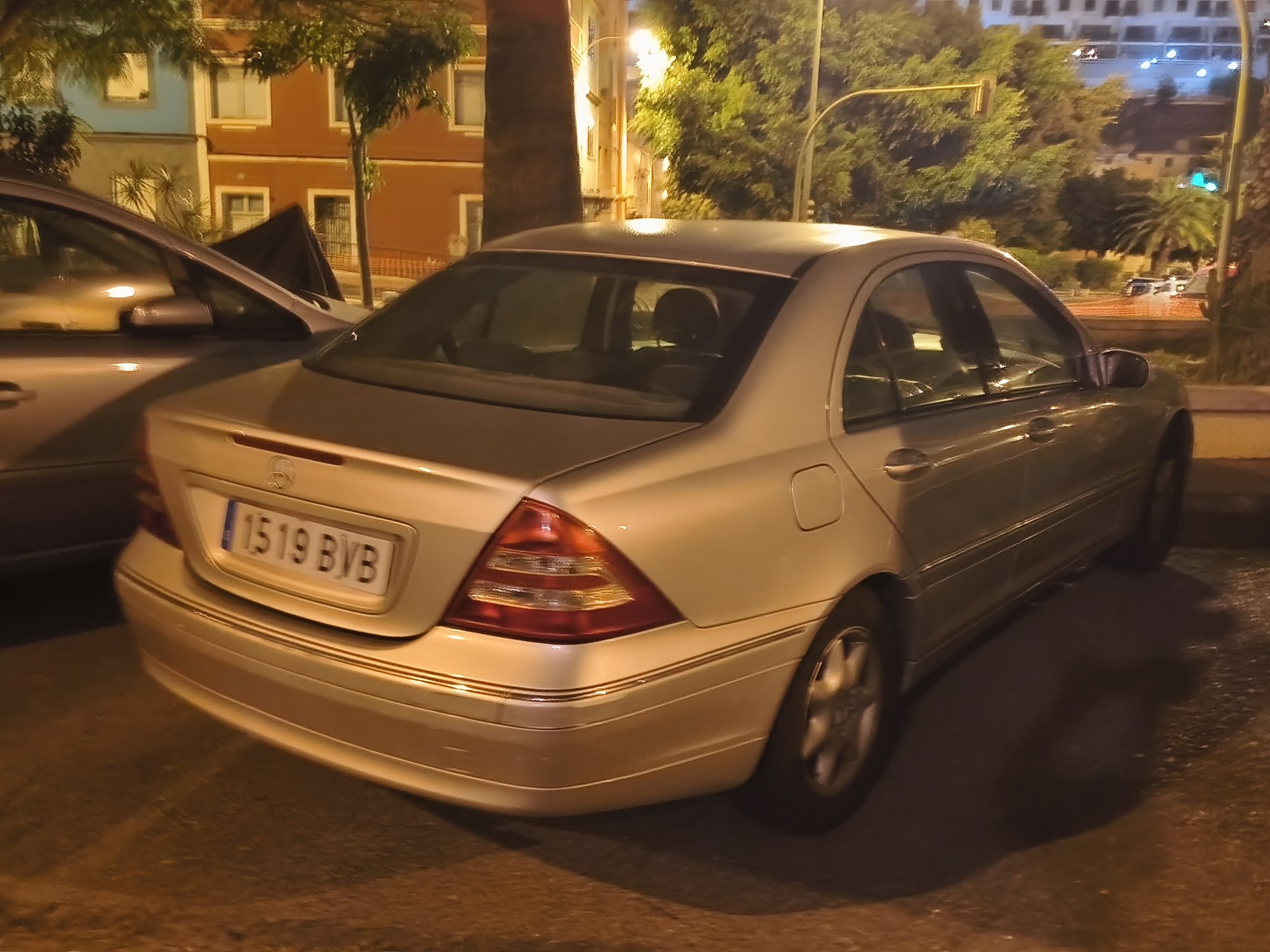 Numer rejestracyjny 1519BVB posiada MERCEDES C (203)
