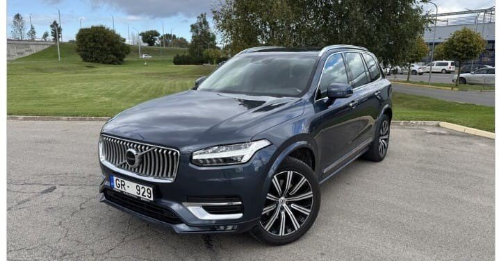 Numer rejestracyjny GR929 posiada Volvo XC90
