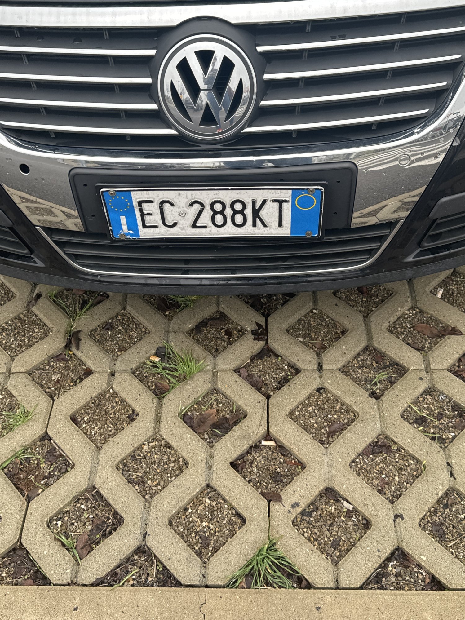 Numer rejestracyjny EC288KT posiada VOLKSWAGEN Passat 6a serie