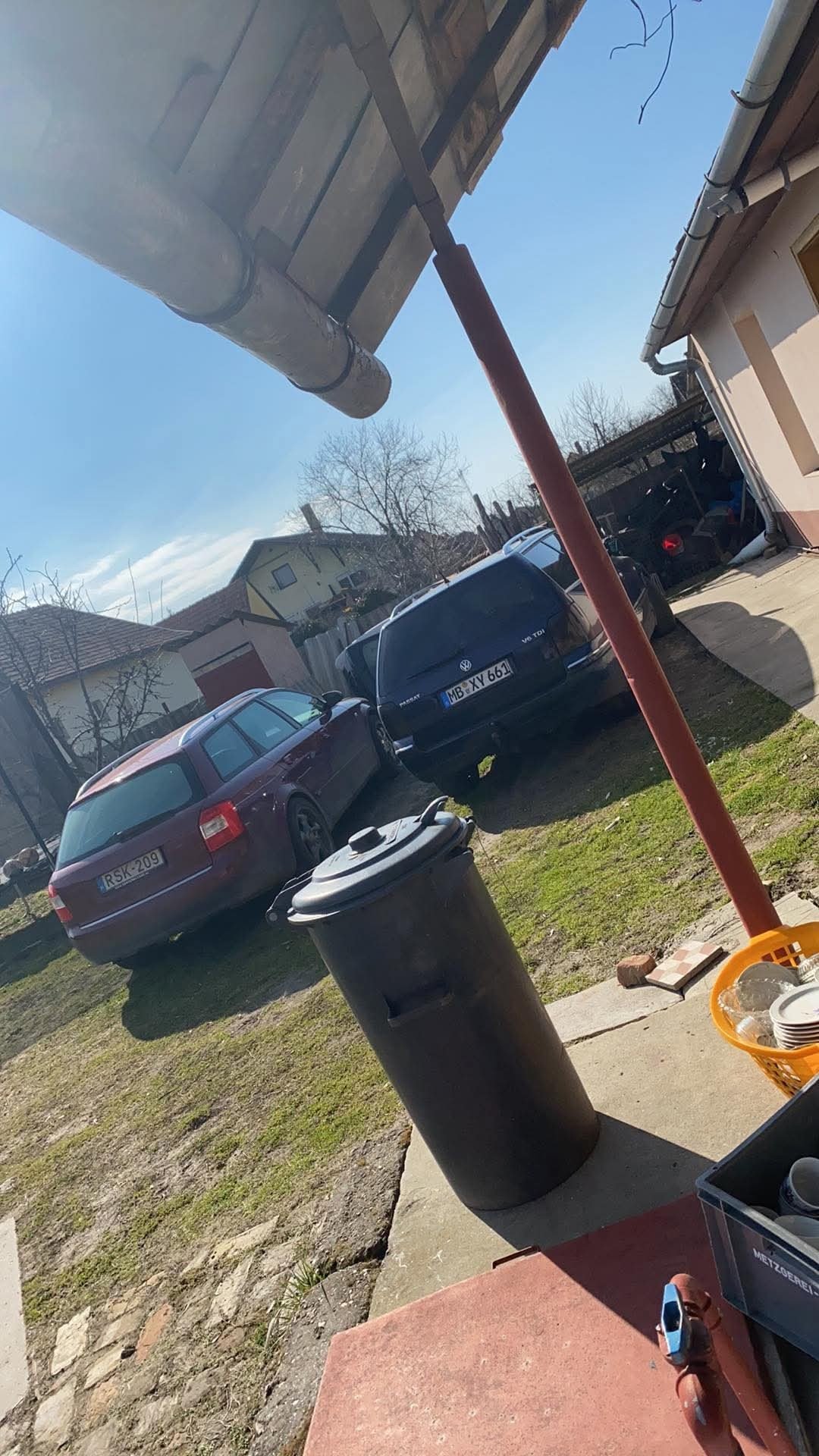 Numer rejestracyjny RSK209 posiada Volkswagen  V6 TDI